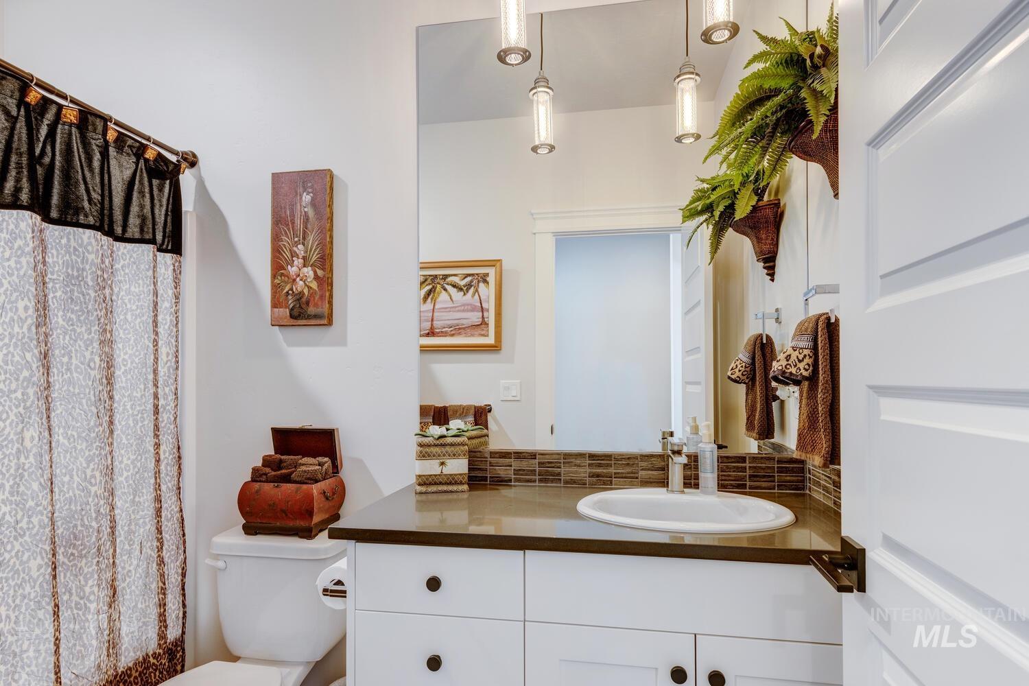 6955 N Exeter Pl, Meridian, Idaho 83646, 3 Bedrooms, 2 Bathrooms, Residential For Sale, Price $679,900,MLS 98977877