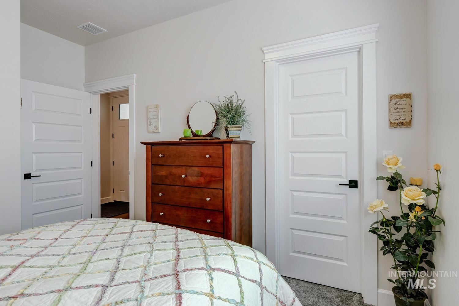 6955 N Exeter Pl, Meridian, Idaho 83646, 3 Bedrooms, 2 Bathrooms, Residential For Sale, Price $679,900,MLS 98977877