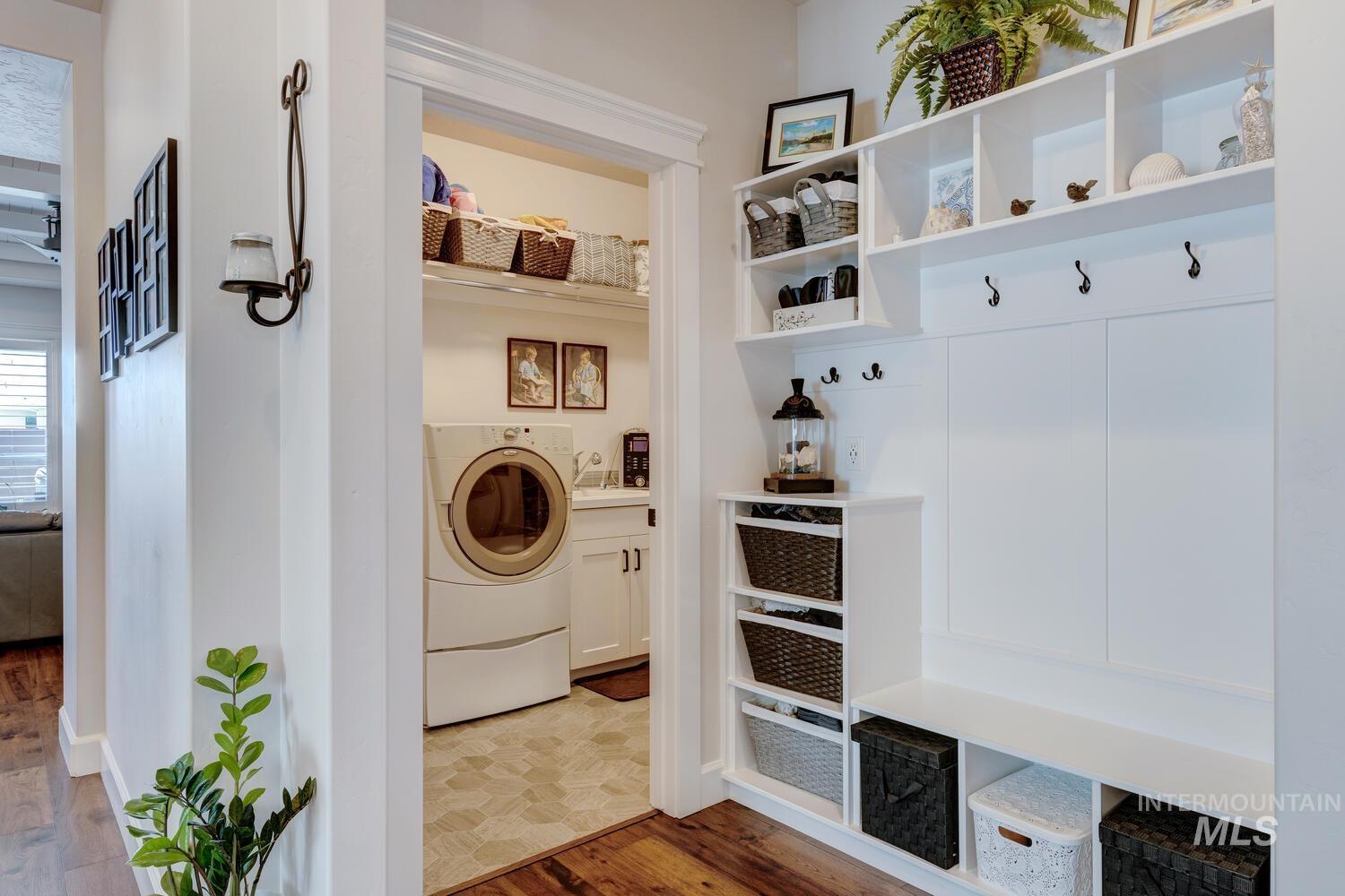 6955 N Exeter Pl, Meridian, Idaho 83646, 3 Bedrooms, 2 Bathrooms, Residential For Sale, Price $679,900,MLS 98977877