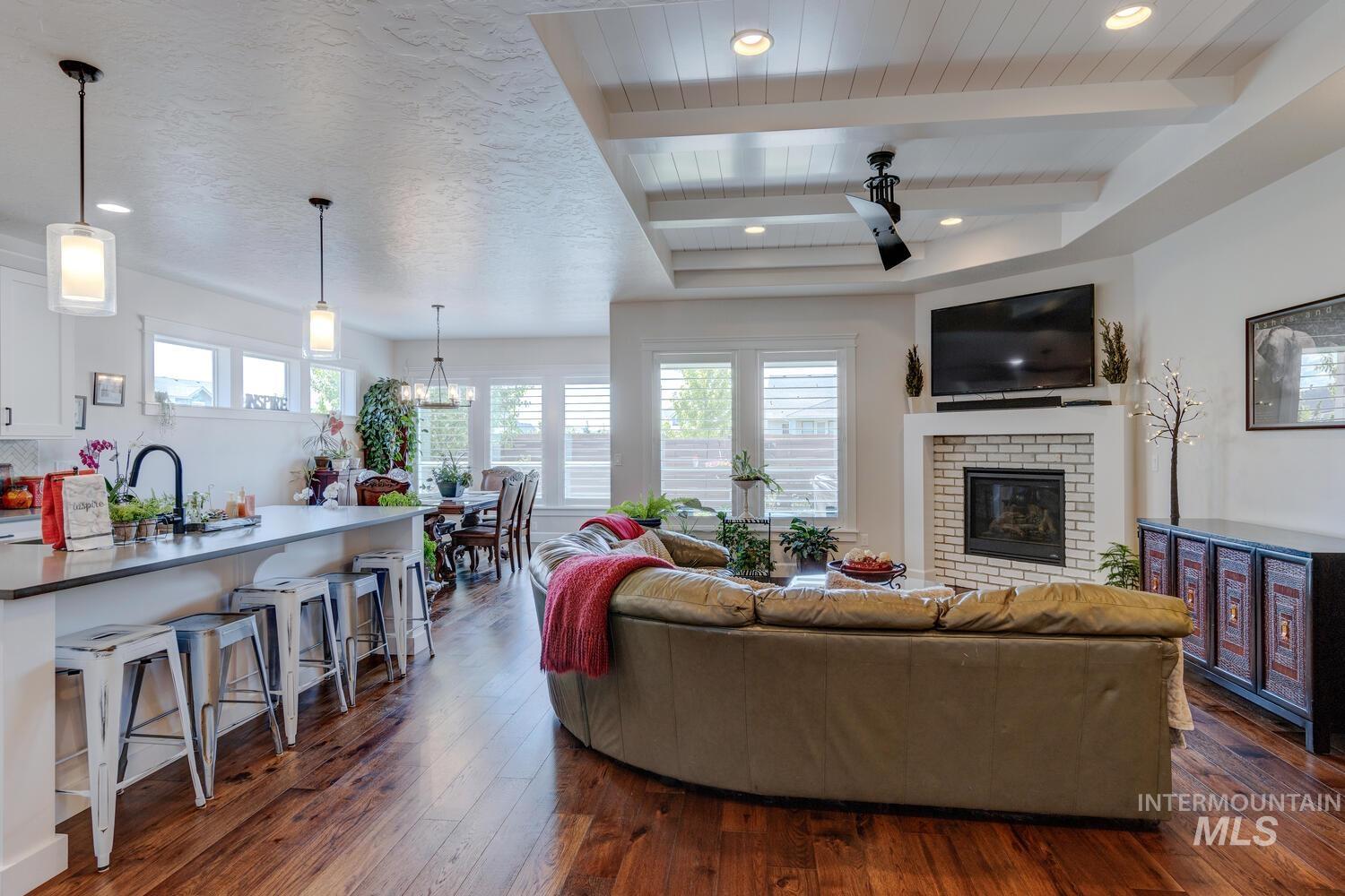 6955 N Exeter Pl, Meridian, Idaho 83646, 3 Bedrooms, 2 Bathrooms, Residential For Sale, Price $679,900,MLS 98977877