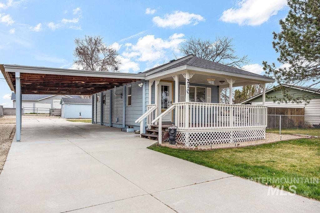 210 Carrie Rex Ave, Melba, Idaho 83641, 2 Bedrooms, 1 Bathroom, Residential For Sale, Price $329,990,MLS 98977878