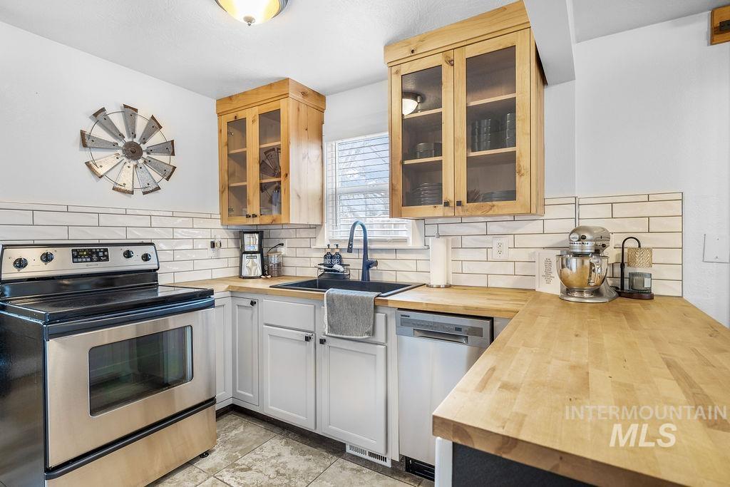 210 Carrie Rex Ave, Melba, Idaho 83641, 2 Bedrooms, 1 Bathroom, Residential For Sale, Price $329,990,MLS 98977878