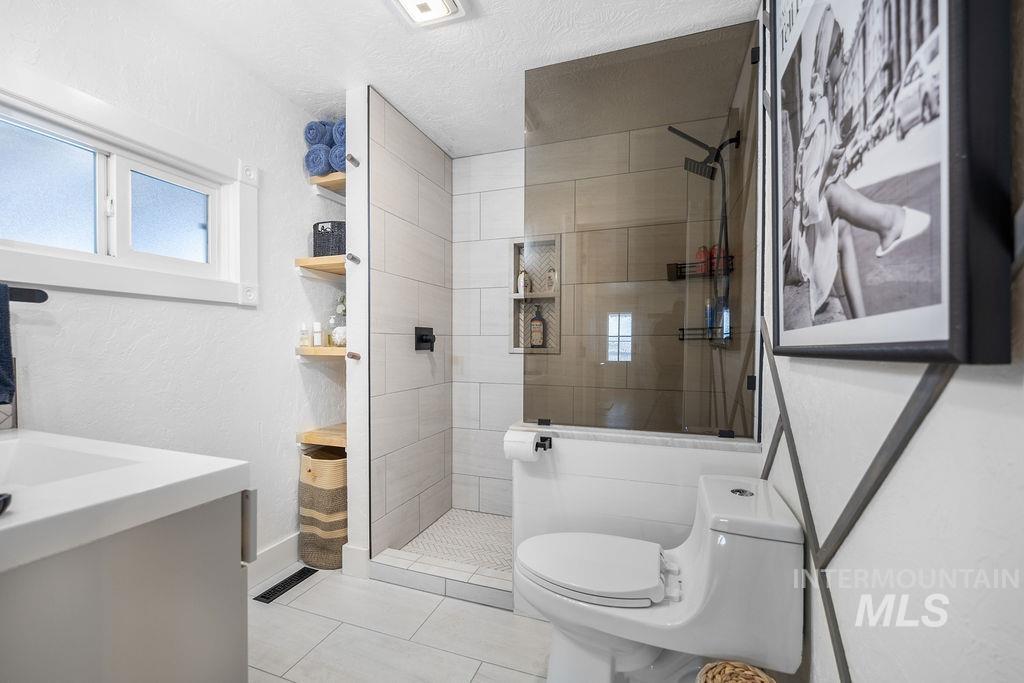 210 Carrie Rex Ave, Melba, Idaho 83641, 2 Bedrooms, 1 Bathroom, Residential For Sale, Price $329,990,MLS 98977878