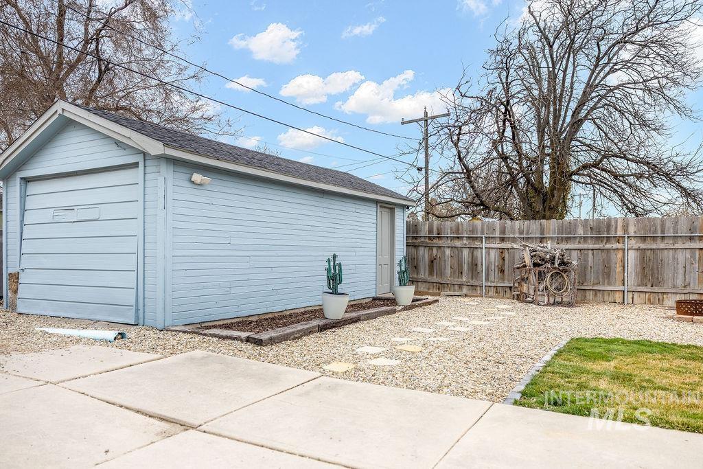 210 Carrie Rex Ave, Melba, Idaho 83641, 2 Bedrooms, 1 Bathroom, Residential For Sale, Price $329,990,MLS 98977878