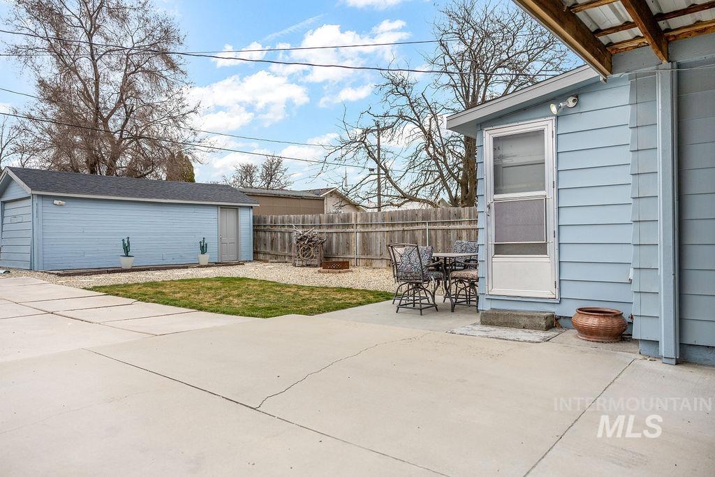 210 Carrie Rex Ave, Melba, Idaho 83641, 2 Bedrooms, 1 Bathroom, Residential For Sale, Price $329,990,MLS 98977878