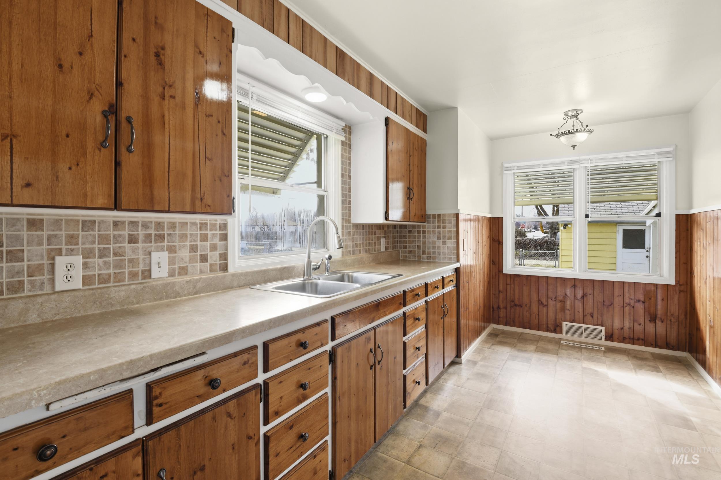 303 W Hazel Street, Caldwell, Idaho 83605, 4 Bedrooms, 2 Bathrooms, Residential For Sale, Price $359,900,MLS 98977880