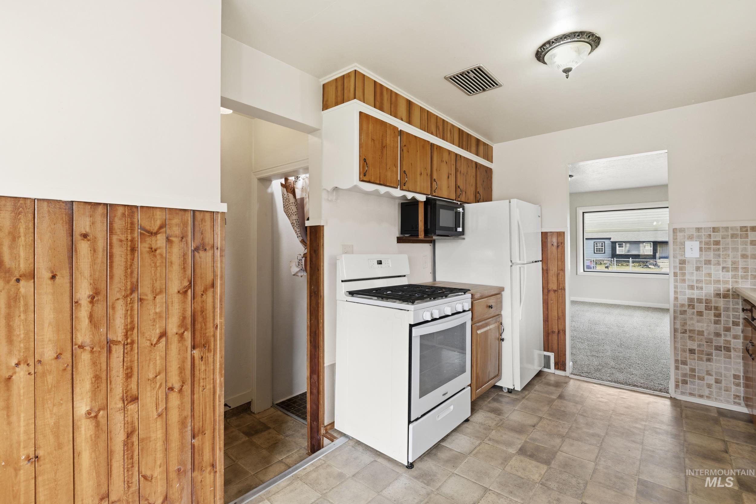 303 W Hazel Street, Caldwell, Idaho 83605, 4 Bedrooms, 2 Bathrooms, Residential For Sale, Price $359,900,MLS 98977880