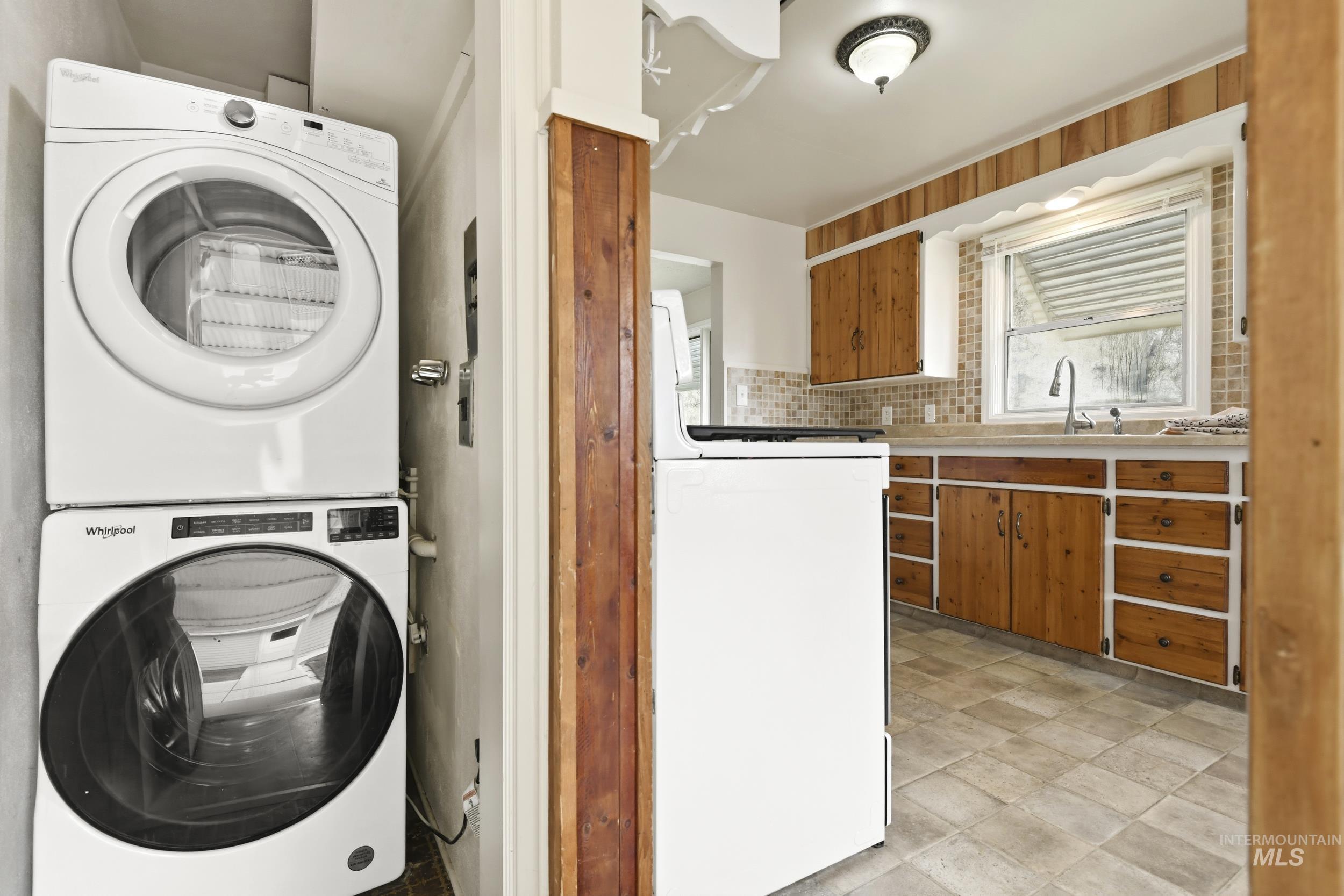 303 W Hazel Street, Caldwell, Idaho 83605, 4 Bedrooms, 2 Bathrooms, Residential For Sale, Price $359,900,MLS 98977880