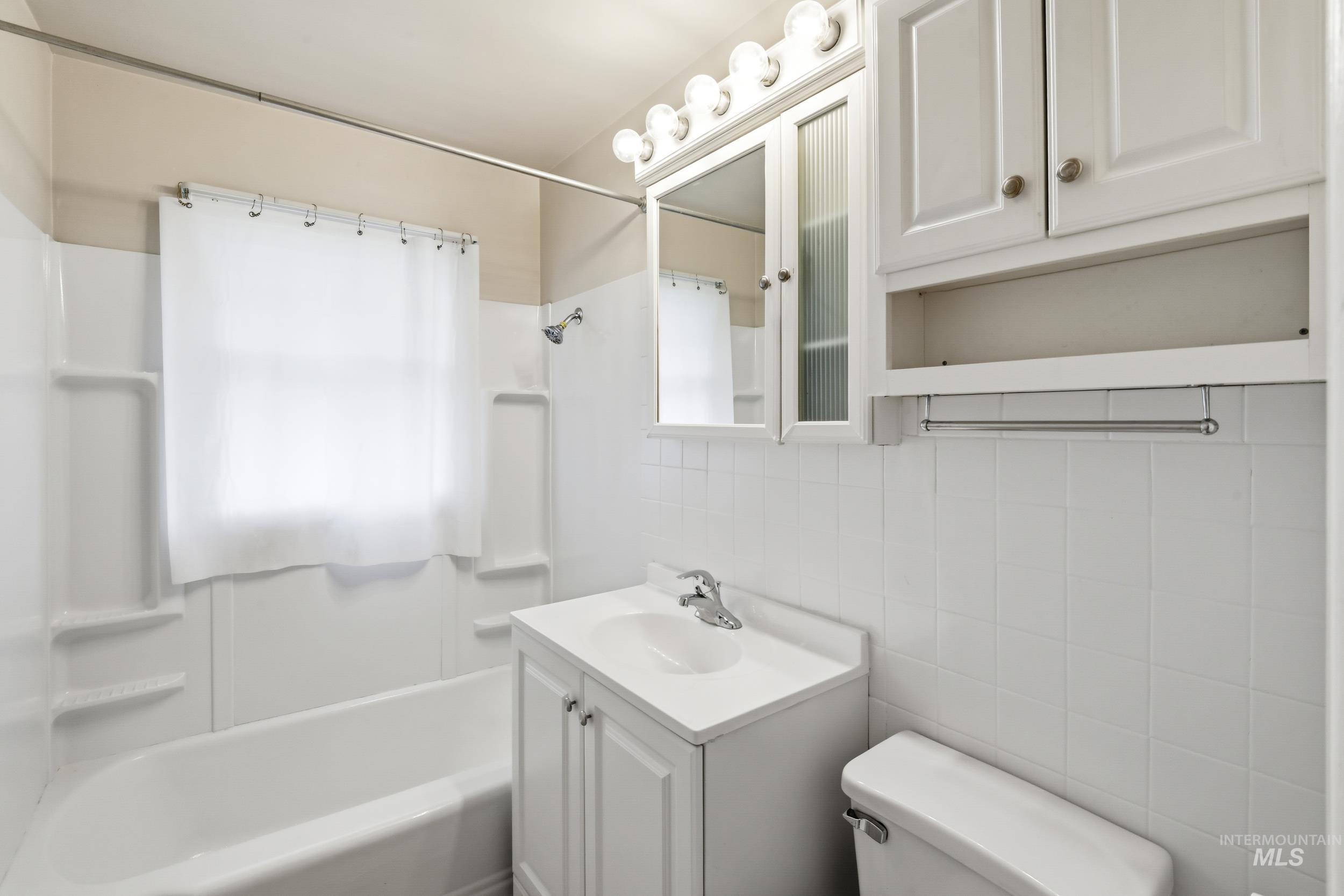 303 W Hazel Street, Caldwell, Idaho 83605, 4 Bedrooms, 2 Bathrooms, Residential For Sale, Price $359,900,MLS 98977880