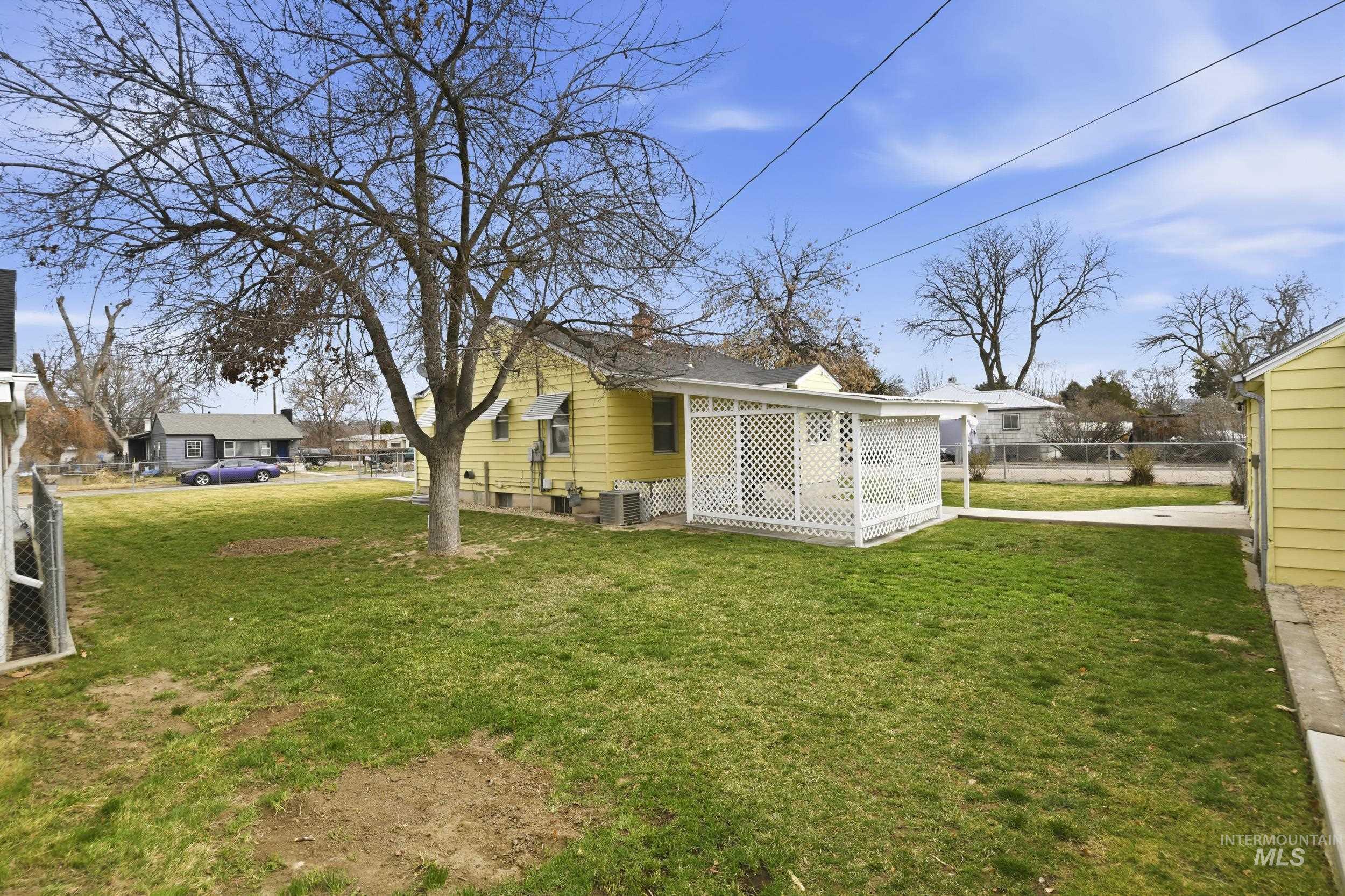 303 W Hazel Street, Caldwell, Idaho 83605, 4 Bedrooms, 2 Bathrooms, Residential For Sale, Price $359,900,MLS 98977880