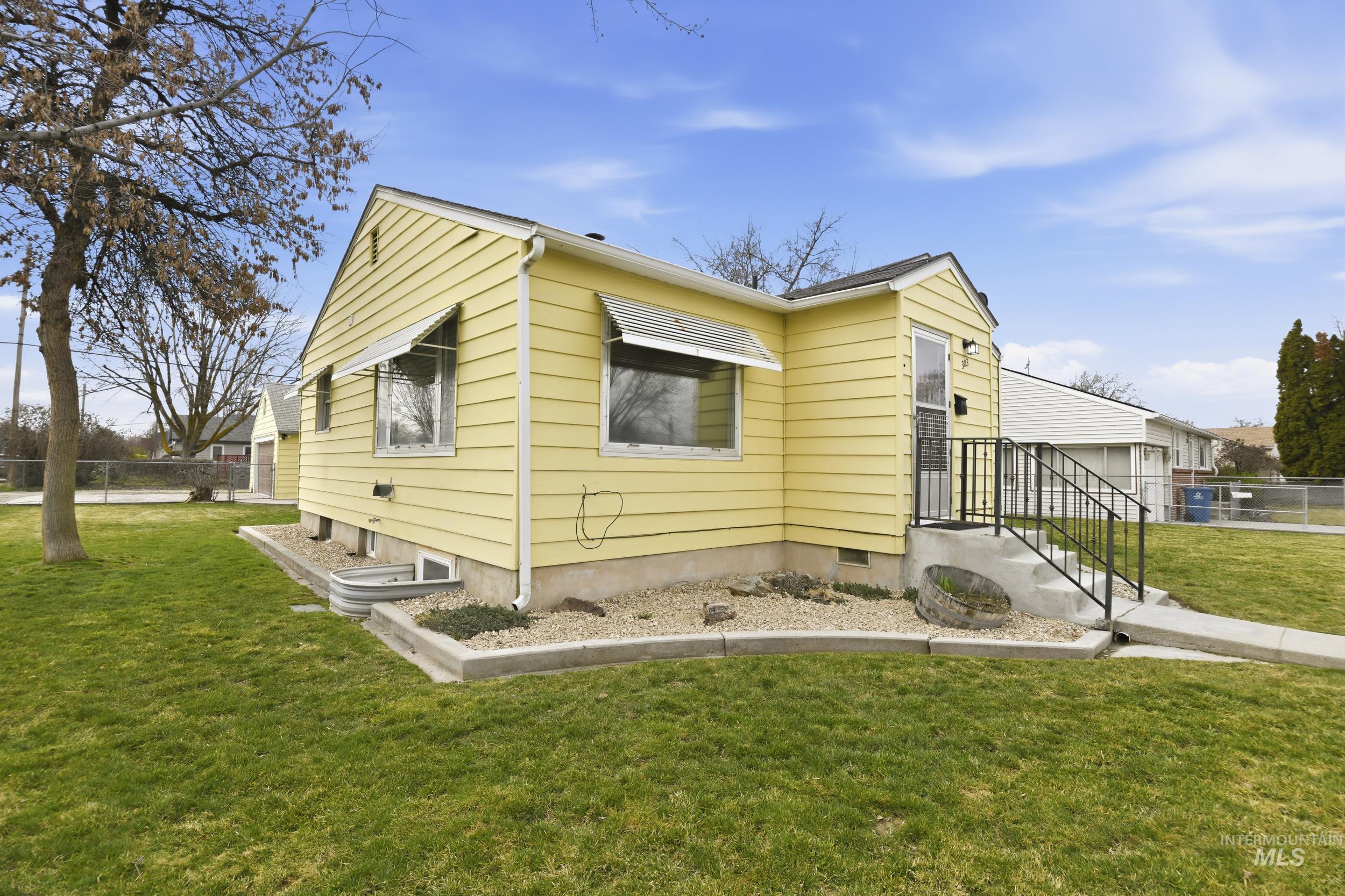 303 W Hazel Street, Caldwell, Idaho 83605, 4 Bedrooms, 2 Bathrooms, Residential For Sale, Price $359,900,MLS 98977880