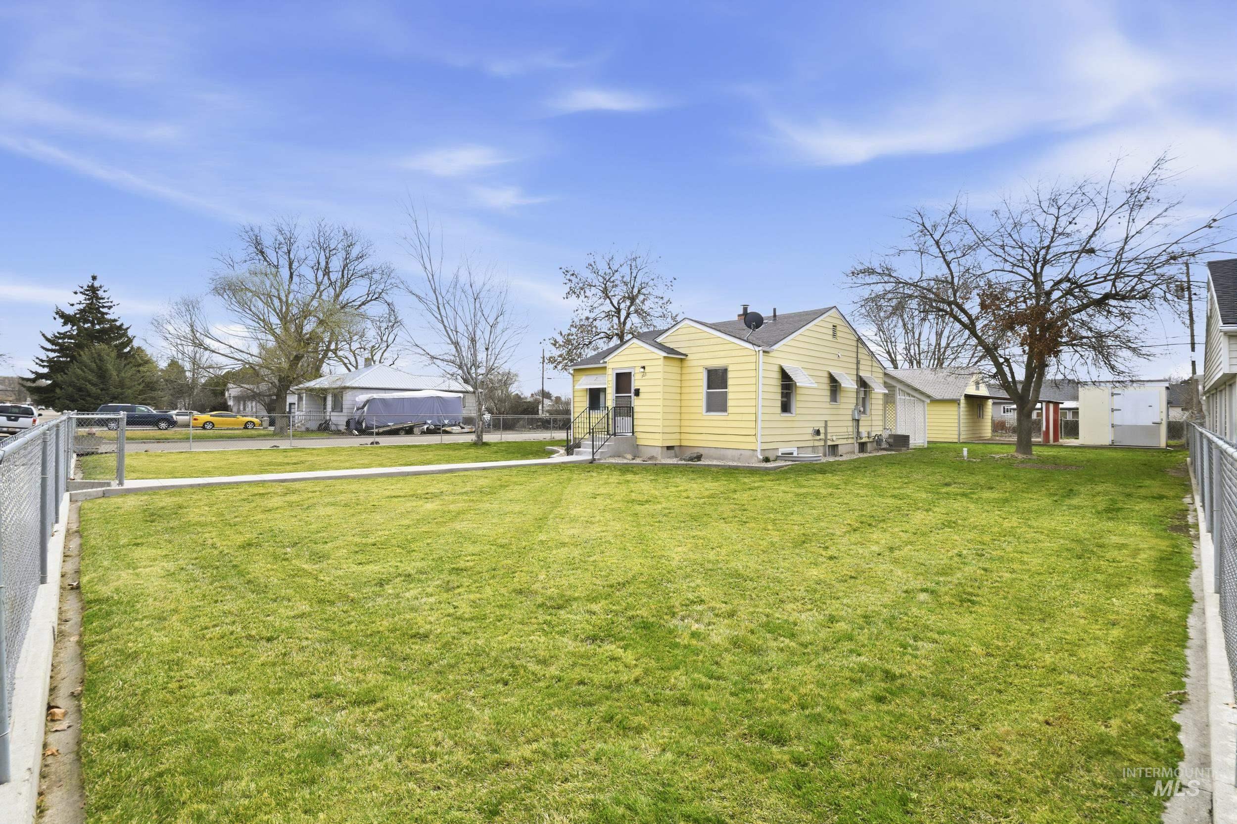 303 W Hazel Street, Caldwell, Idaho 83605, 4 Bedrooms, 2 Bathrooms, Residential For Sale, Price $359,900,MLS 98977880