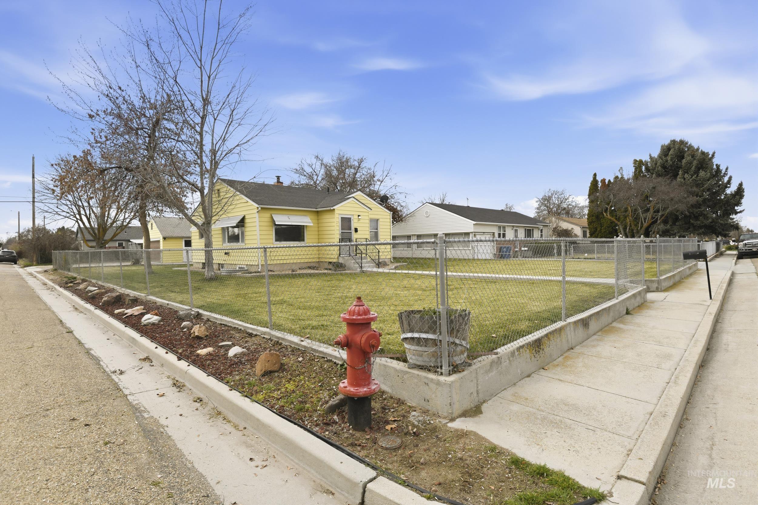 303 W Hazel Street, Caldwell, Idaho 83605, 2 Bedrooms, 1 Bathroom, Residential Income For Sale, Price $359,900, 98977881