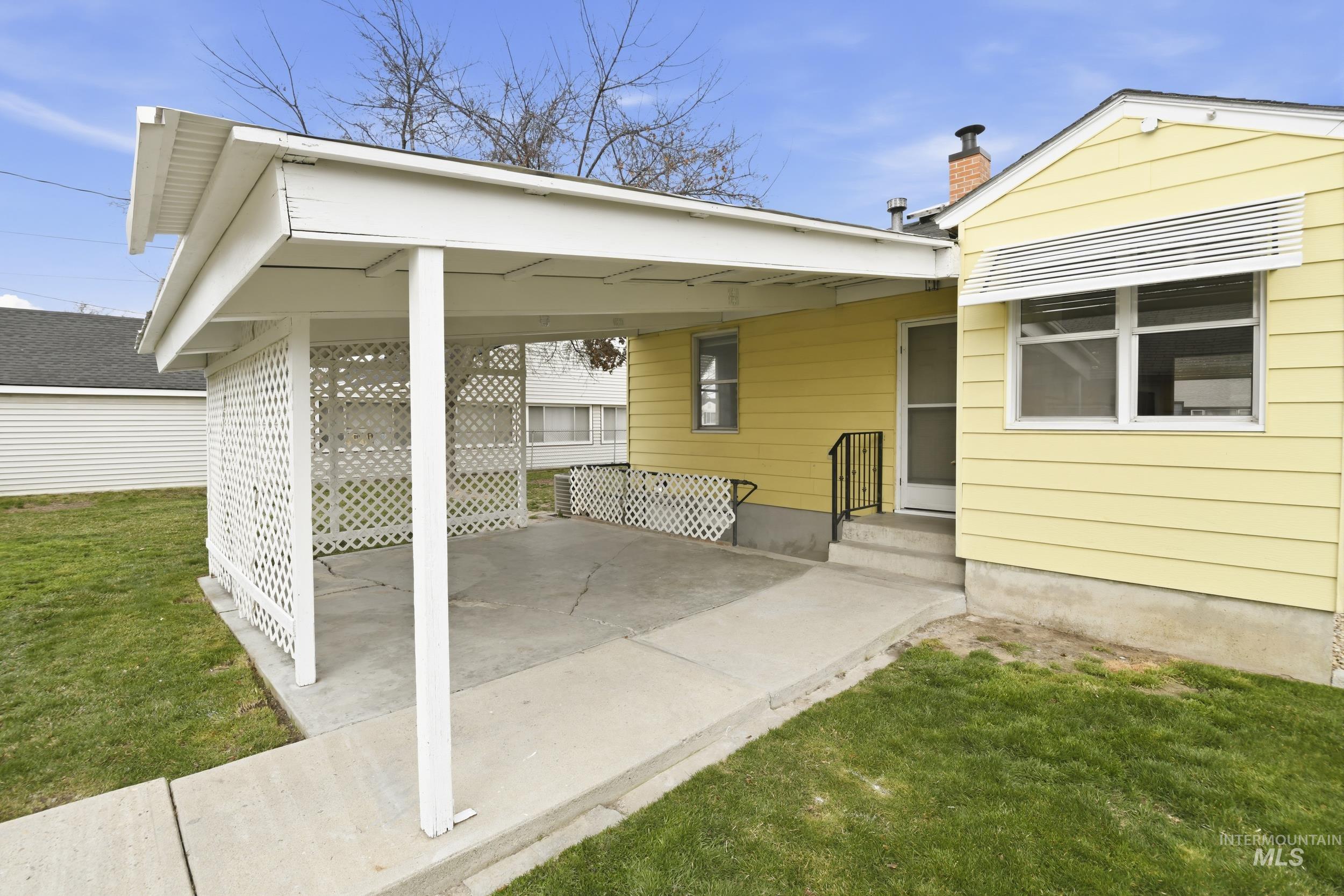 303 W Hazel Street, Caldwell, Idaho 83605, 2 Bedrooms, 1 Bathroom, Residential Income For Sale, Price $359,900, 98977881