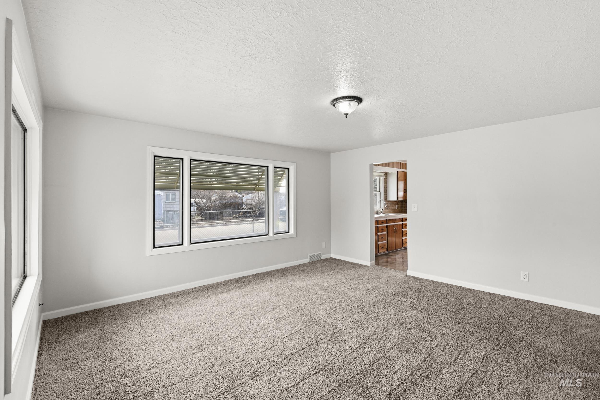 303 W Hazel Street, Caldwell, Idaho 83605, 2 Bedrooms, 1 Bathroom, Residential Income For Sale, Price $359,900, 98977881