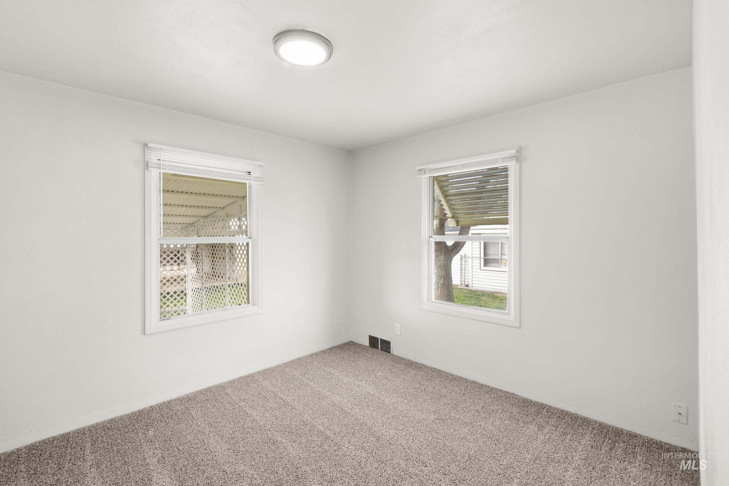 303 W Hazel Street, Caldwell, Idaho 83605, 2 Bedrooms, 1 Bathroom, Residential Income For Sale, Price $359,900, 98977881