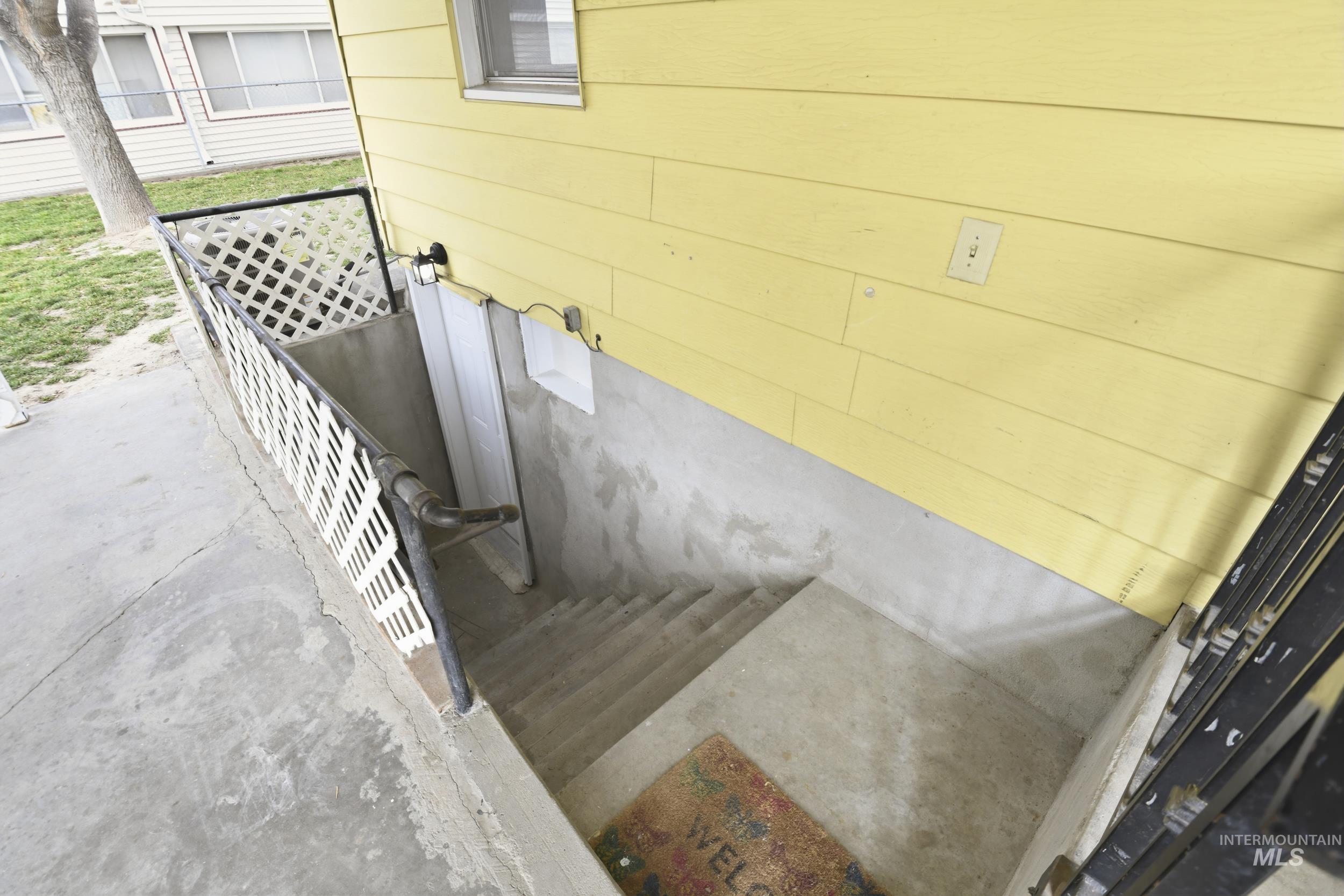 303 W Hazel Street, Caldwell, Idaho 83605, 2 Bedrooms, 1 Bathroom, Residential Income For Sale, Price $359,900, 98977881