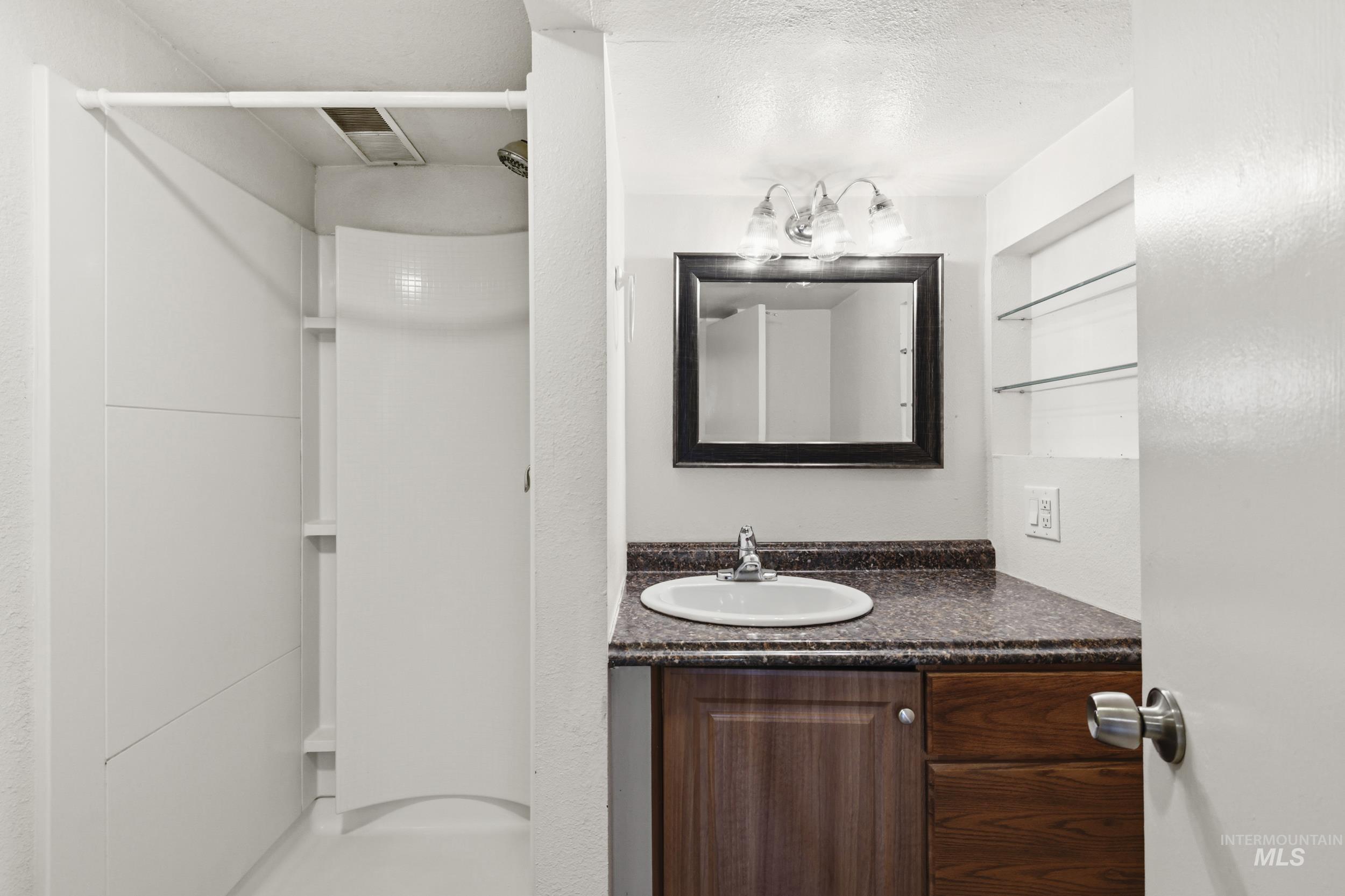 303 W Hazel Street, Caldwell, Idaho 83605, 2 Bedrooms, 1 Bathroom, Residential Income For Sale, Price $359,900, 98977881