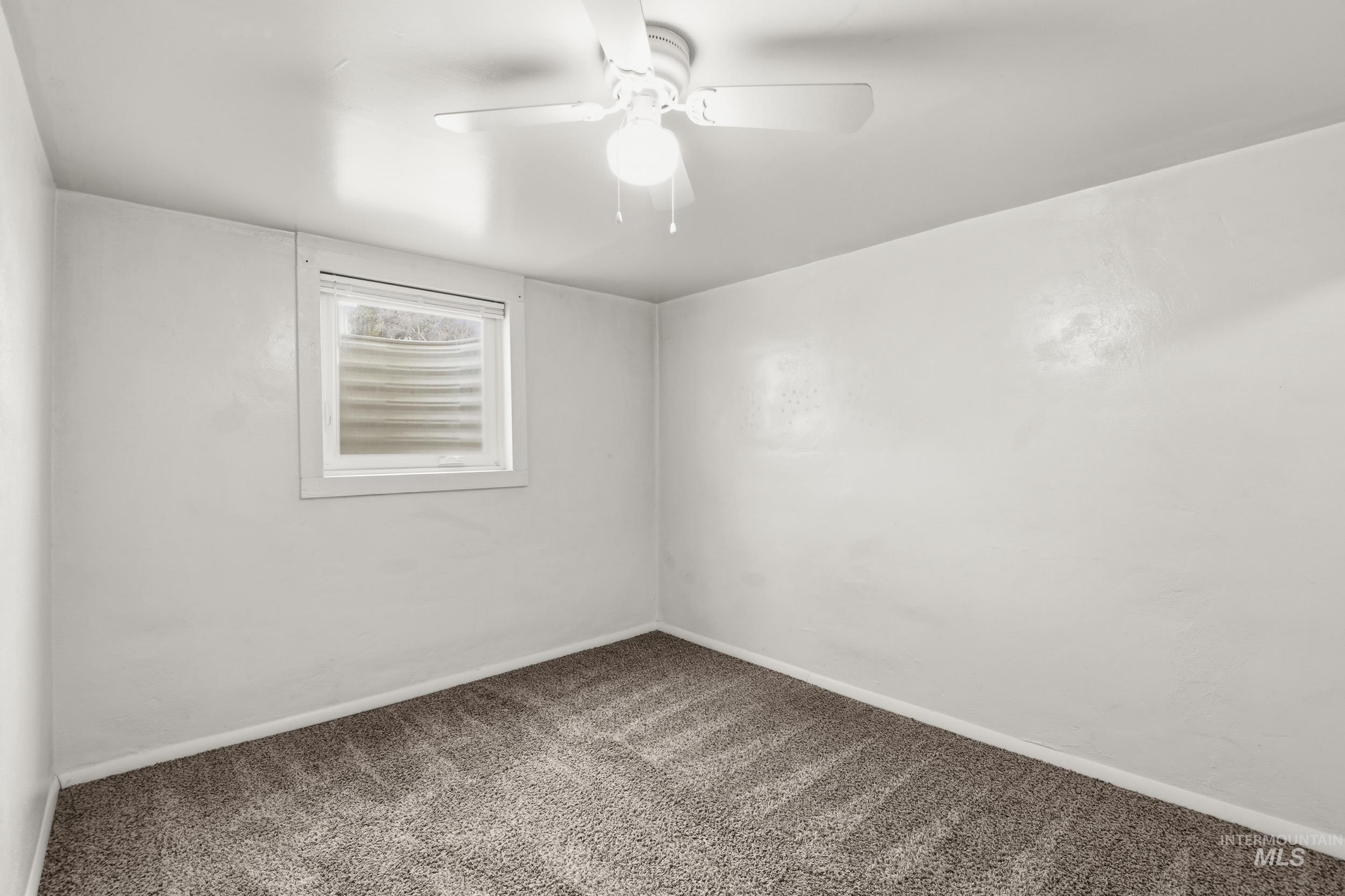 303 W Hazel Street, Caldwell, Idaho 83605, 2 Bedrooms, 1 Bathroom, Residential Income For Sale, Price $359,900, 98977881