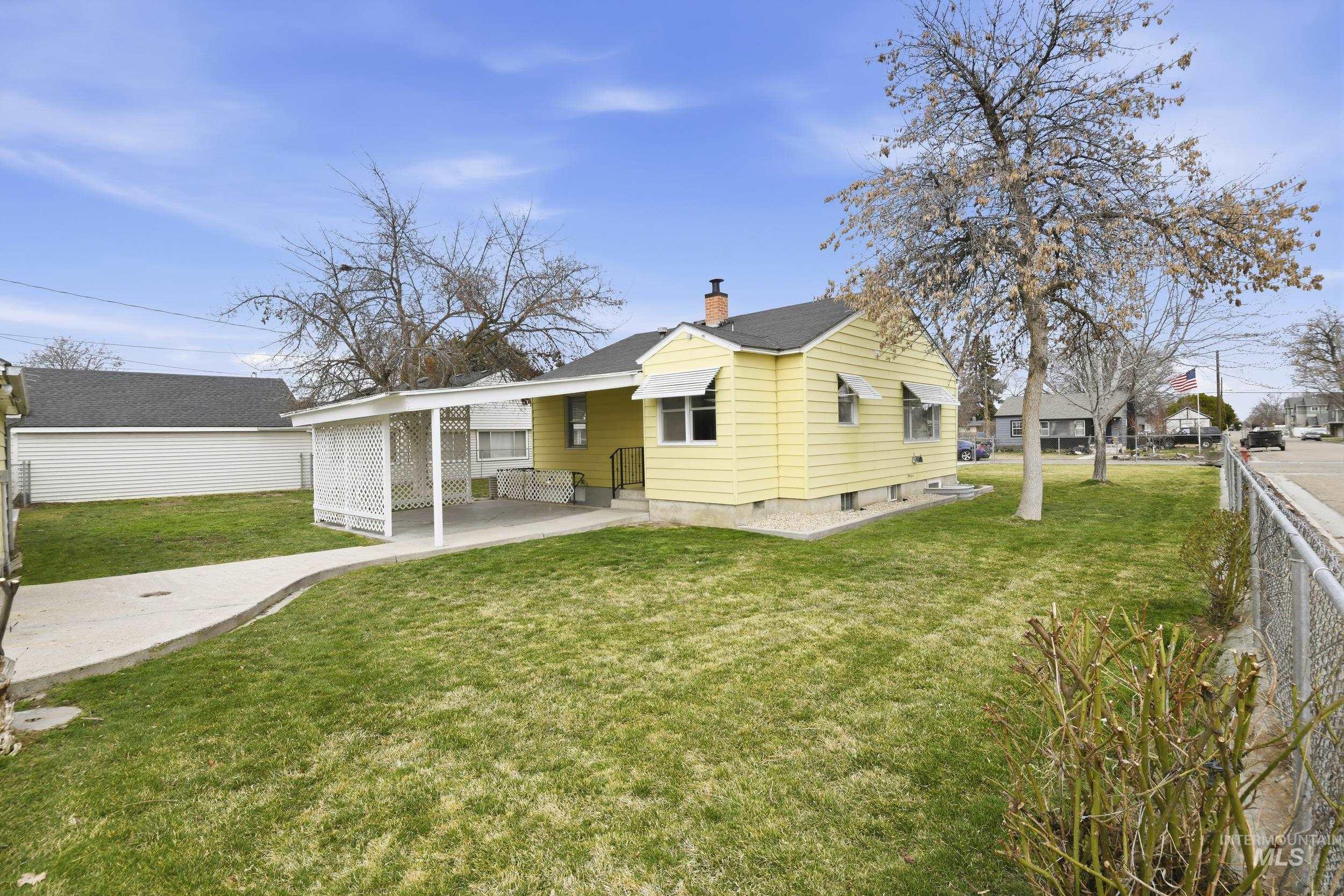 303 W Hazel Street, Caldwell, Idaho 83605, 2 Bedrooms, 1 Bathroom, Residential Income For Sale, Price $359,900, 98977881