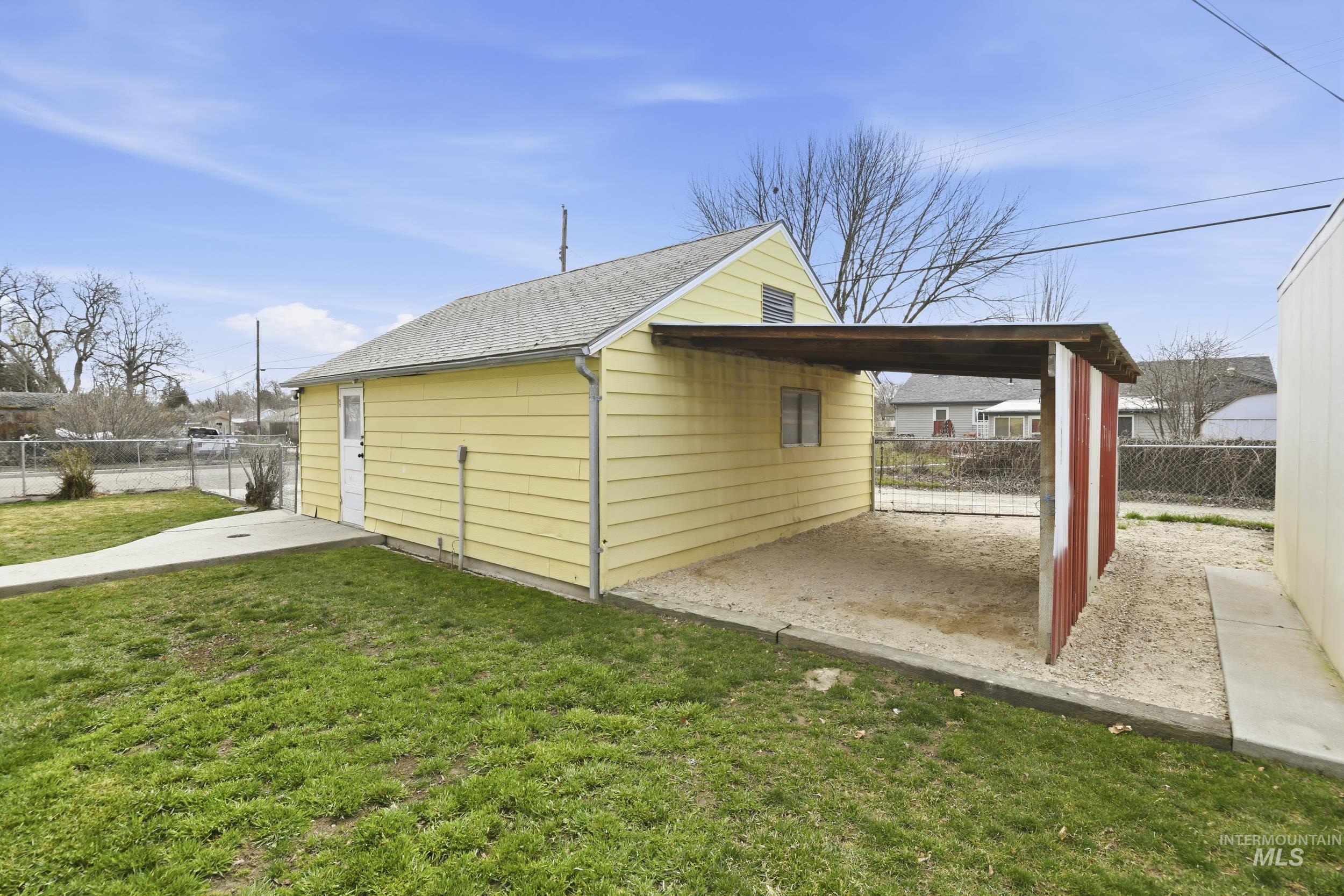 303 W Hazel Street, Caldwell, Idaho 83605, 2 Bedrooms, 1 Bathroom, Residential Income For Sale, Price $359,900, 98977881