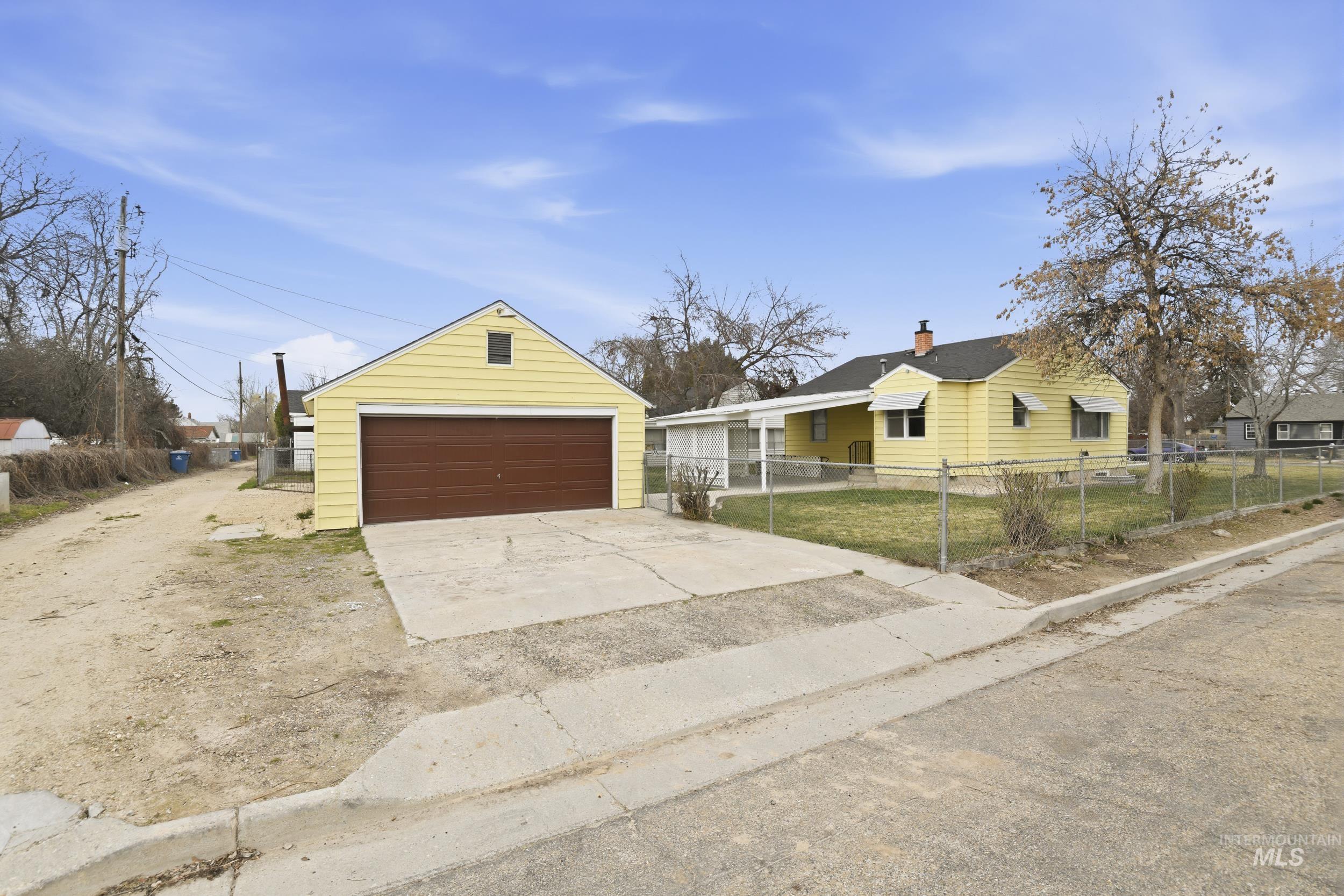 303 W Hazel Street, Caldwell, Idaho 83605, 2 Bedrooms, 1 Bathroom, Residential Income For Sale, Price $359,900, 98977881