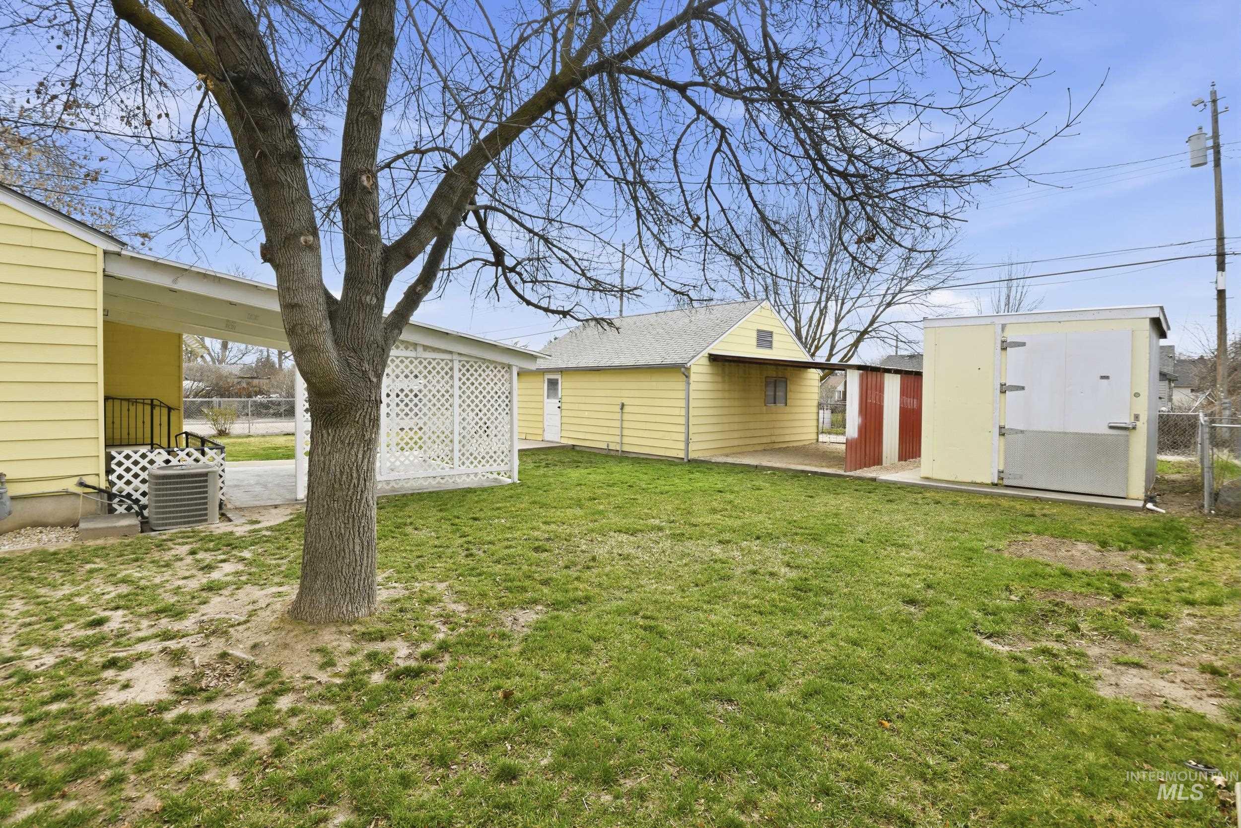 303 W Hazel Street, Caldwell, Idaho 83605, 2 Bedrooms, 1 Bathroom, Residential Income For Sale, Price $359,900, 98977881