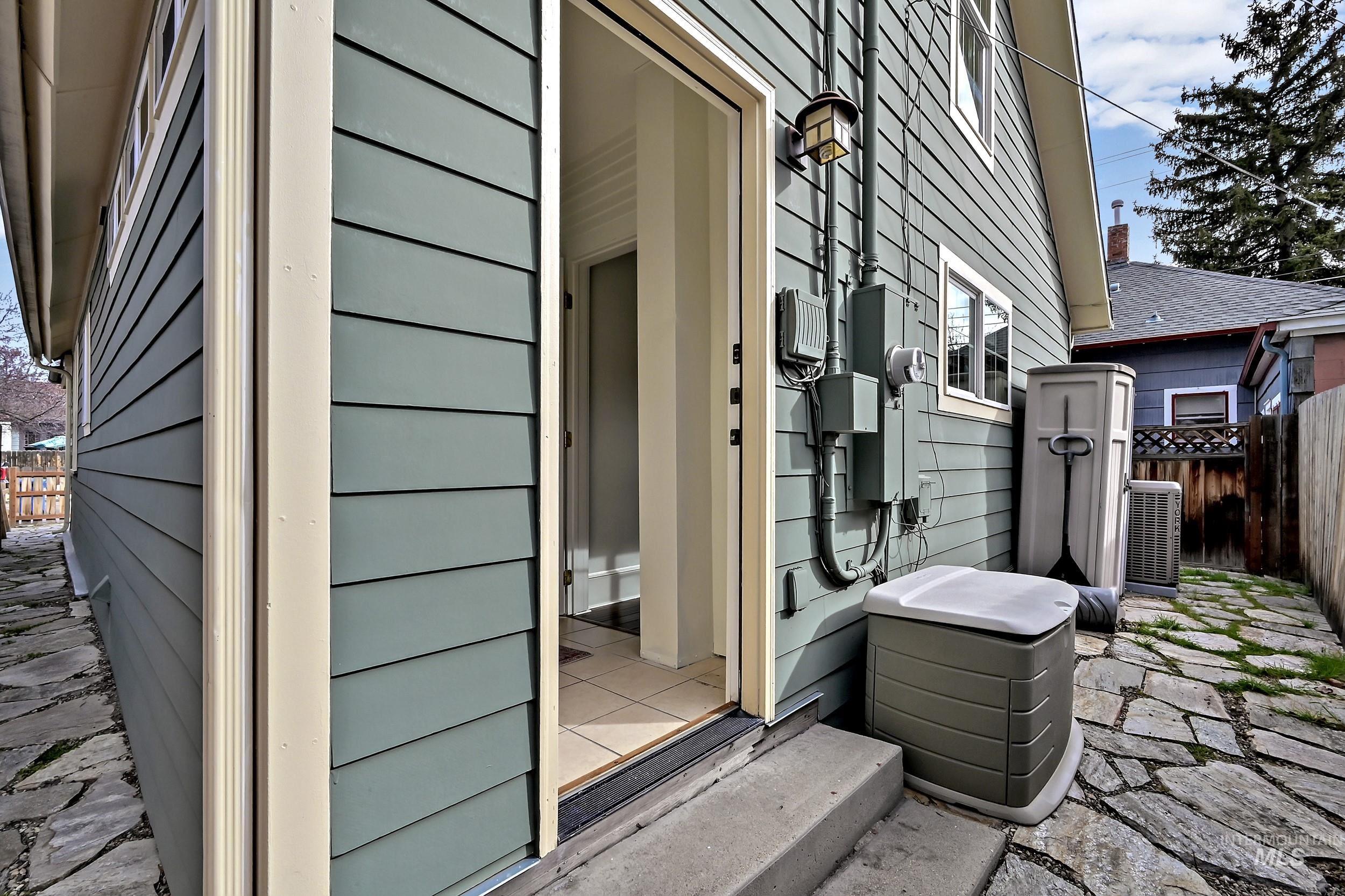 1413 W Eastman St, Boise, Idaho 83702, 3 Bedrooms, 2 Bathrooms, Residential For Sale, Price $639,900,MLS 98977884