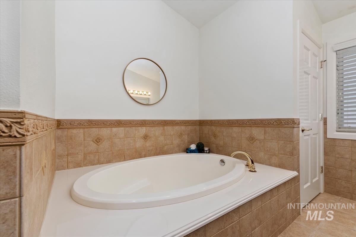 4609 N Mountain View Drive, Boise, Idaho 83704, 5 Bedrooms, 3 Bathrooms, Residential For Sale, Price $1,499,990,MLS 98977890