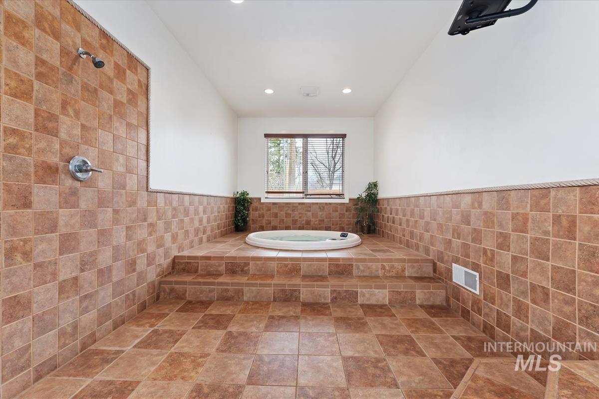 4609 N Mountain View Drive, Boise, Idaho 83704, 5 Bedrooms, 3 Bathrooms, Residential For Sale, Price $1,499,990,MLS 98977890