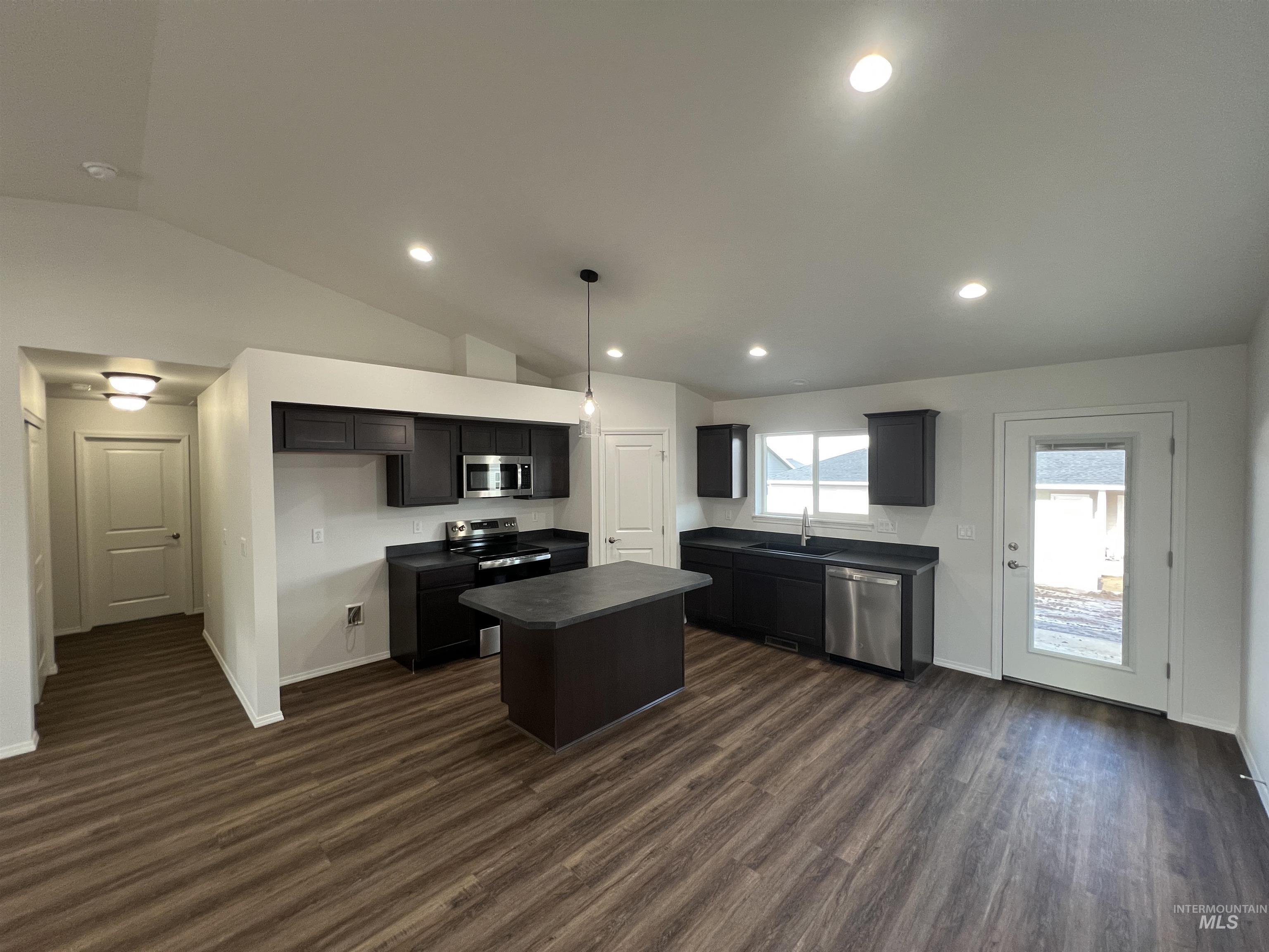 1735 Painted Rock Ct., Lewiston, Idaho 83501, 3 Bedrooms, 2 Bathrooms, Residential For Sale, Price $399,900,MLS 98977891