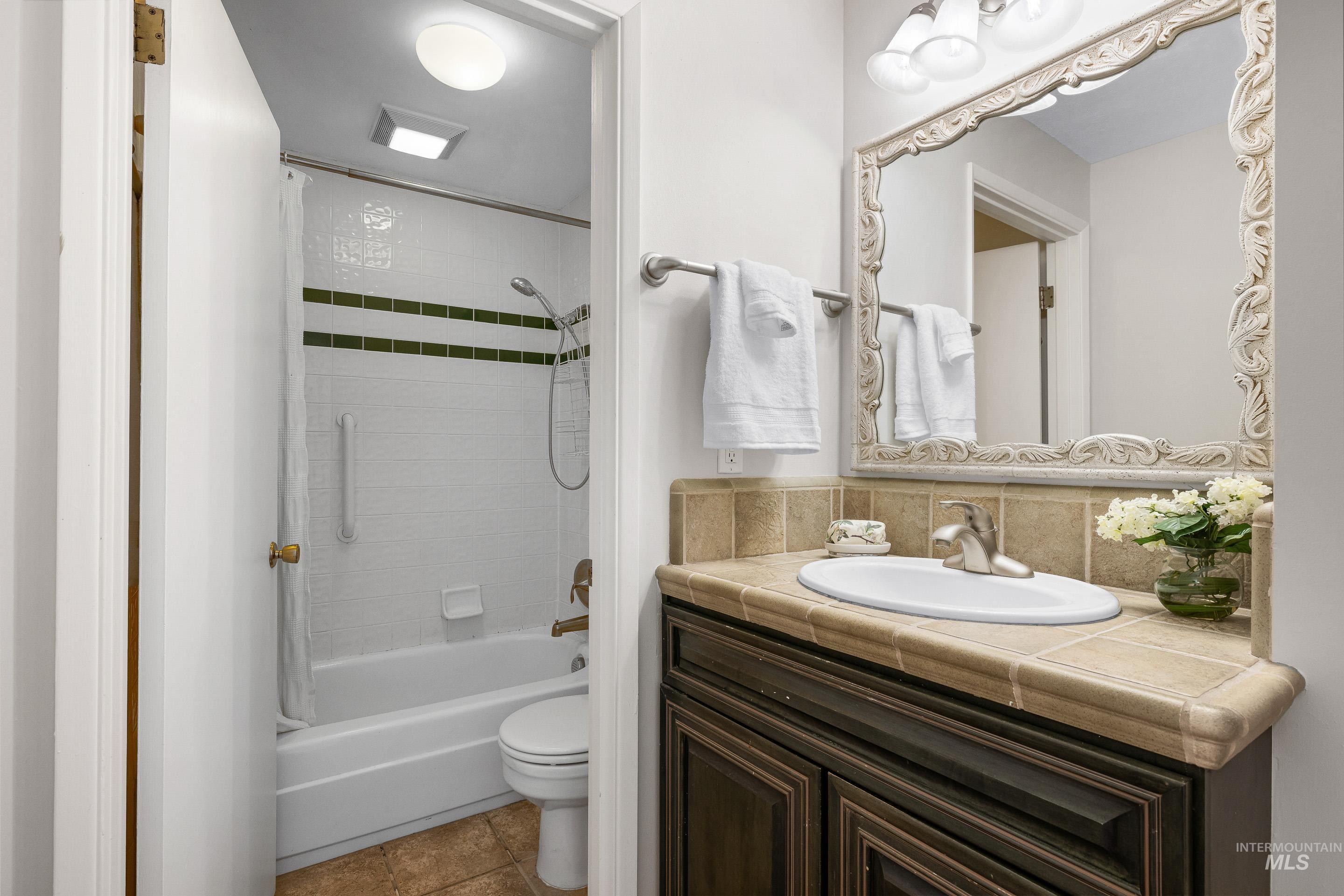 515 S Walnut, Boise, Idaho 83712, 4 Bedrooms, 2.5 Bathrooms, Residential For Sale, Price $642,000,MLS 98977893