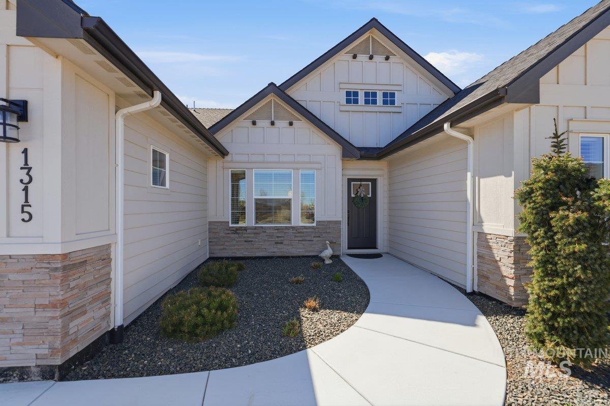 1315 W Tenzing, Nampa, Idaho 83686, 4 Bedrooms, 2 Bathrooms, Residential For Sale, Price $610,000,MLS 98977894