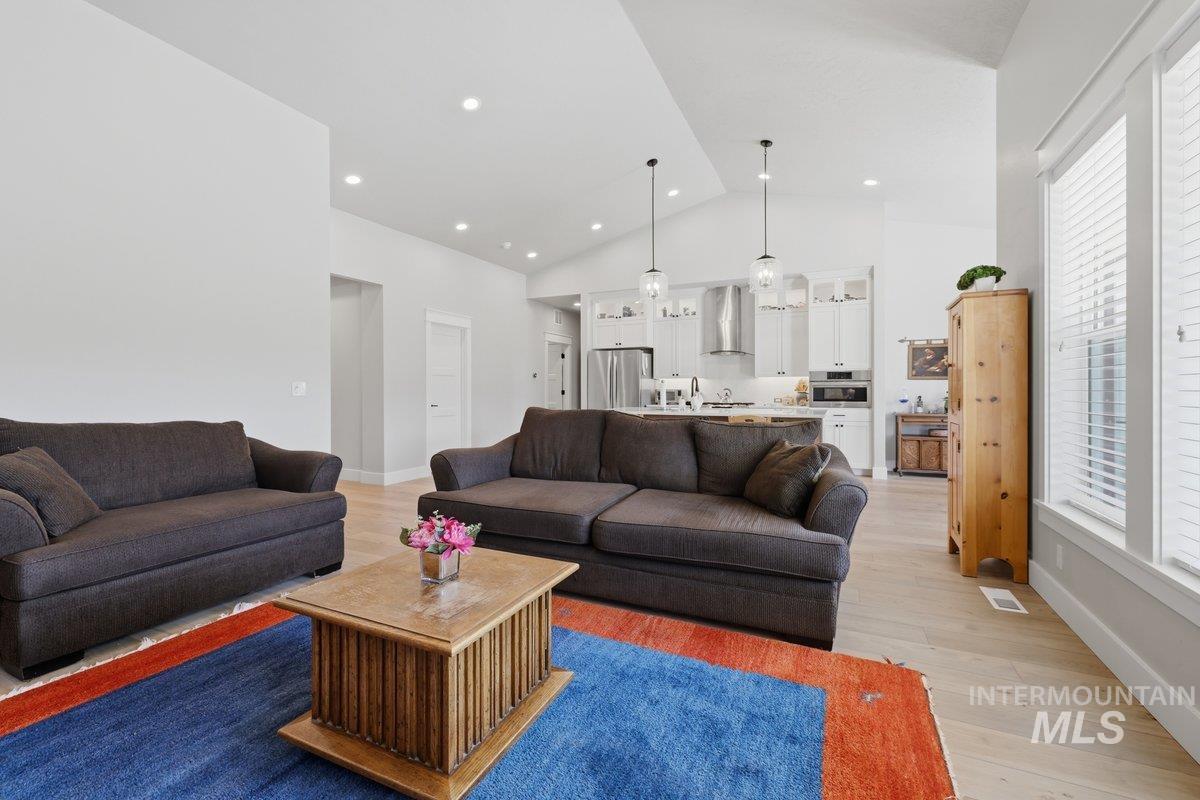 1315 W Tenzing, Nampa, Idaho 83686, 4 Bedrooms, 2 Bathrooms, Residential For Sale, Price $610,000,MLS 98977894