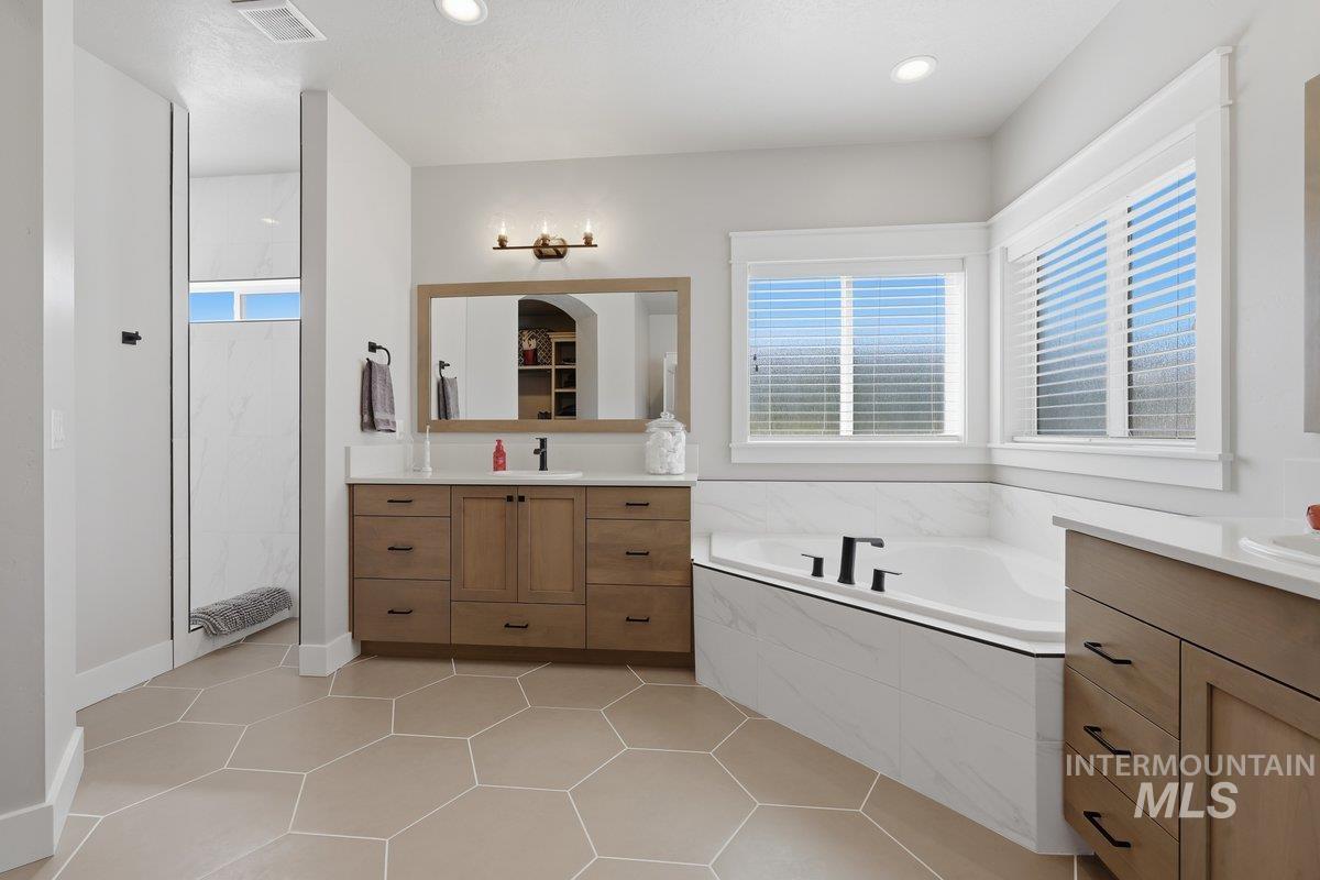 1315 W Tenzing, Nampa, Idaho 83686, 4 Bedrooms, 2 Bathrooms, Residential For Sale, Price $610,000,MLS 98977894