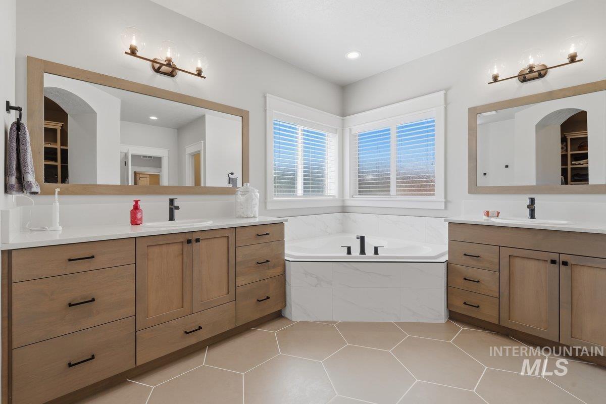 1315 W Tenzing, Nampa, Idaho 83686, 4 Bedrooms, 2 Bathrooms, Residential For Sale, Price $610,000,MLS 98977894