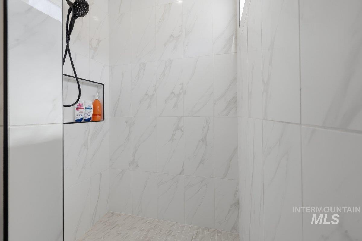 1315 W Tenzing, Nampa, Idaho 83686, 4 Bedrooms, 2 Bathrooms, Residential For Sale, Price $610,000,MLS 98977894