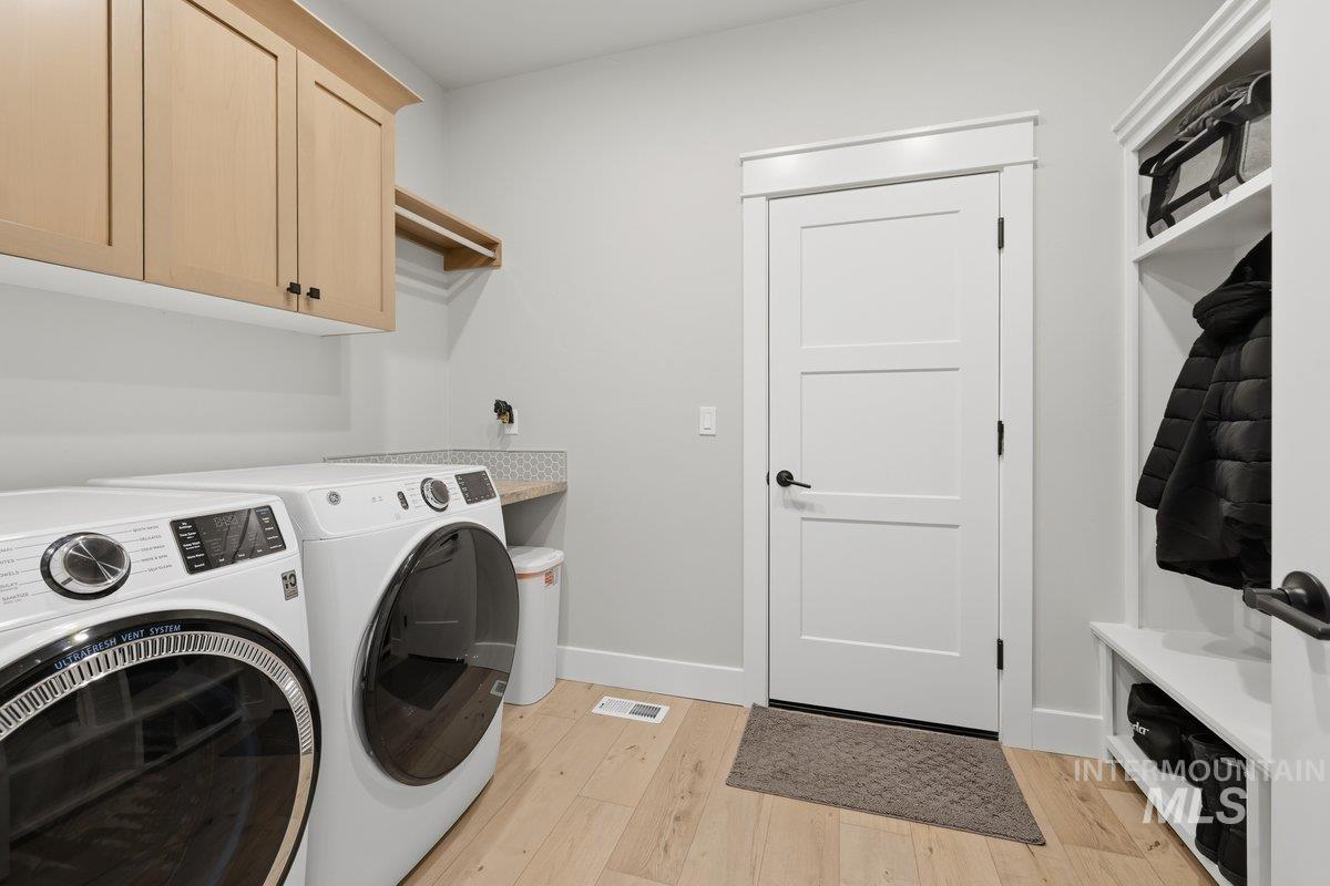 1315 W Tenzing, Nampa, Idaho 83686, 4 Bedrooms, 2 Bathrooms, Residential For Sale, Price $610,000,MLS 98977894