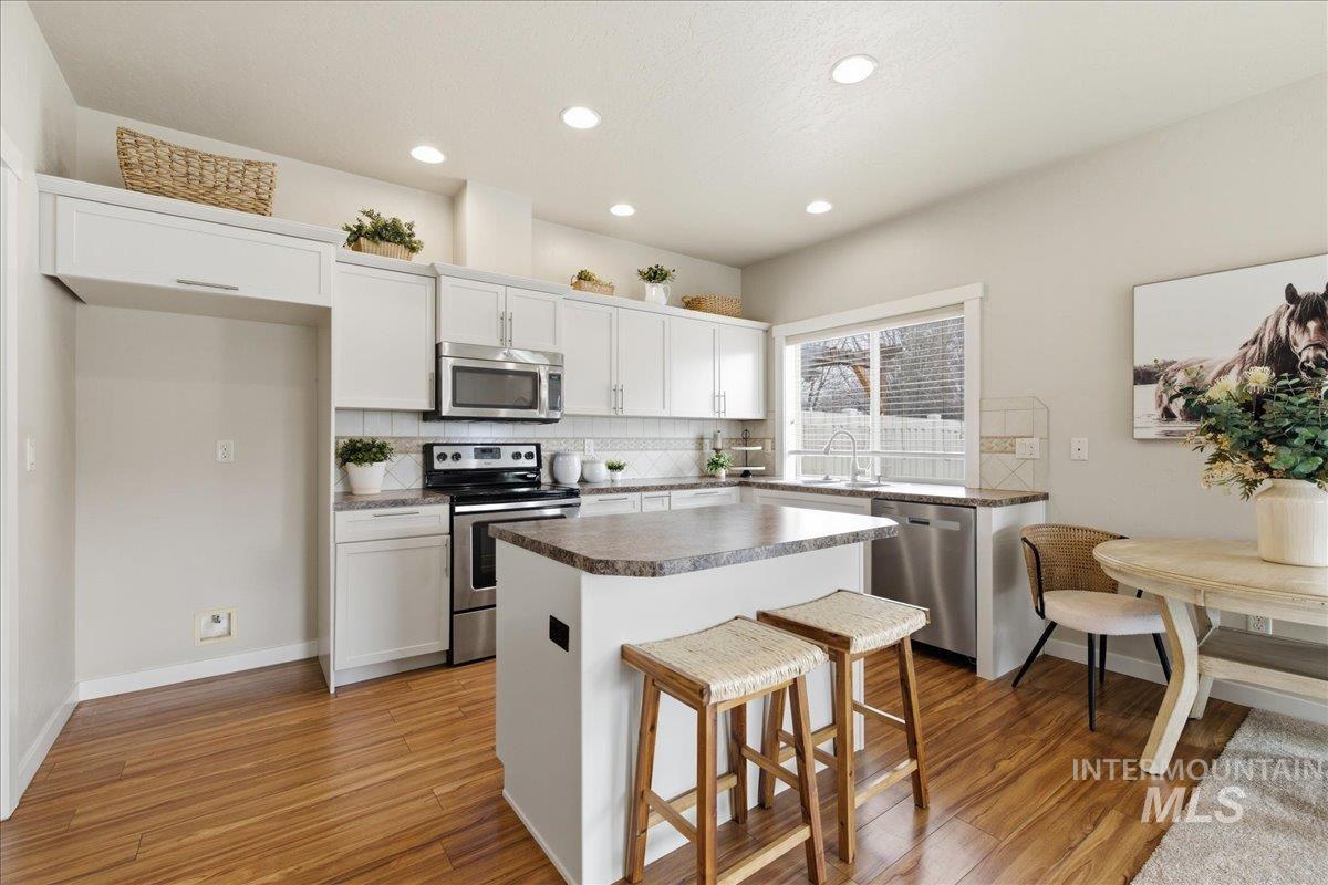 1064 N Lightning Pl., Meridian, Idaho 83642, 3 Bedrooms, 2.5 Bathrooms, Residential For Sale, Price $375,000,MLS 98977897