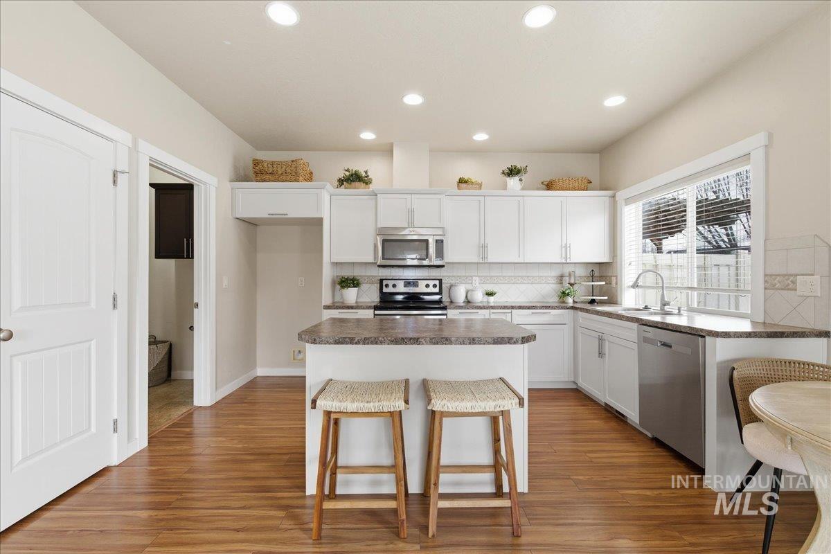 1064 N Lightning Pl., Meridian, Idaho 83642, 3 Bedrooms, 2.5 Bathrooms, Residential For Sale, Price $375,000,MLS 98977897