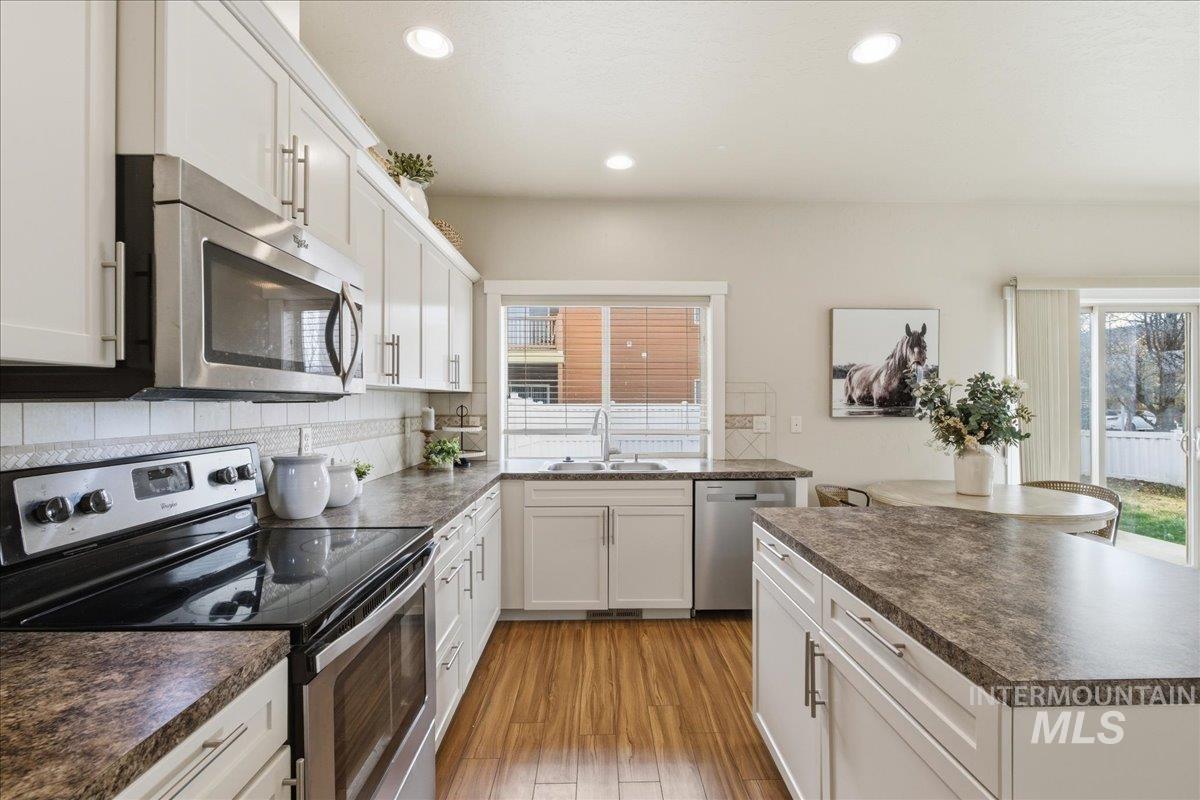 1064 N Lightning Pl., Meridian, Idaho 83642, 3 Bedrooms, 2.5 Bathrooms, Residential For Sale, Price $375,000,MLS 98977897