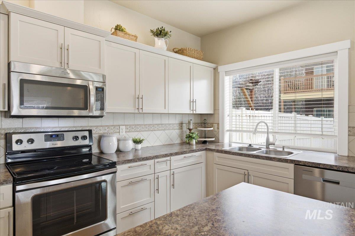 1064 N Lightning Pl., Meridian, Idaho 83642, 3 Bedrooms, 2.5 Bathrooms, Residential For Sale, Price $375,000,MLS 98977897