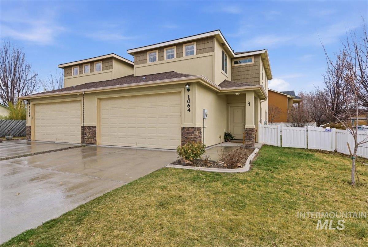 1064 N Lightning Pl., Meridian, Idaho 83642, 3 Bedrooms, 2.5 Bathrooms, Residential For Sale, Price $375,000,MLS 98977897