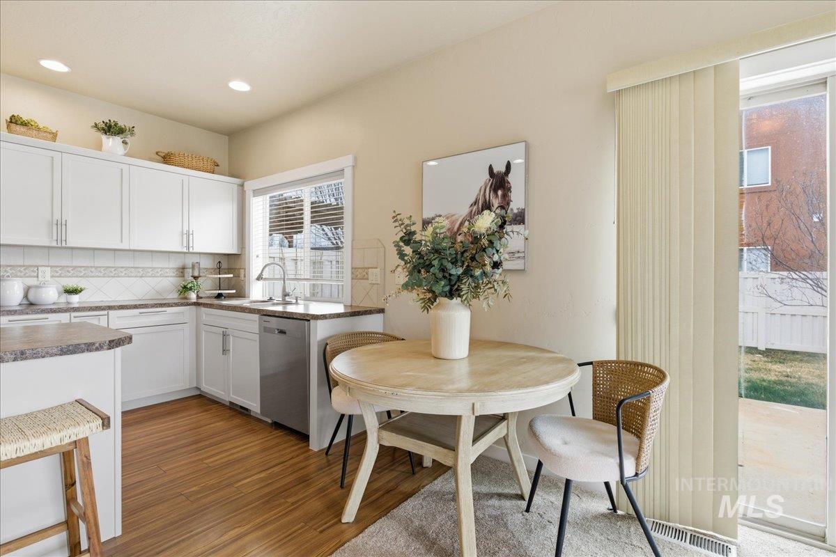 1064 N Lightning Pl., Meridian, Idaho 83642, 3 Bedrooms, 2.5 Bathrooms, Residential For Sale, Price $375,000,MLS 98977897