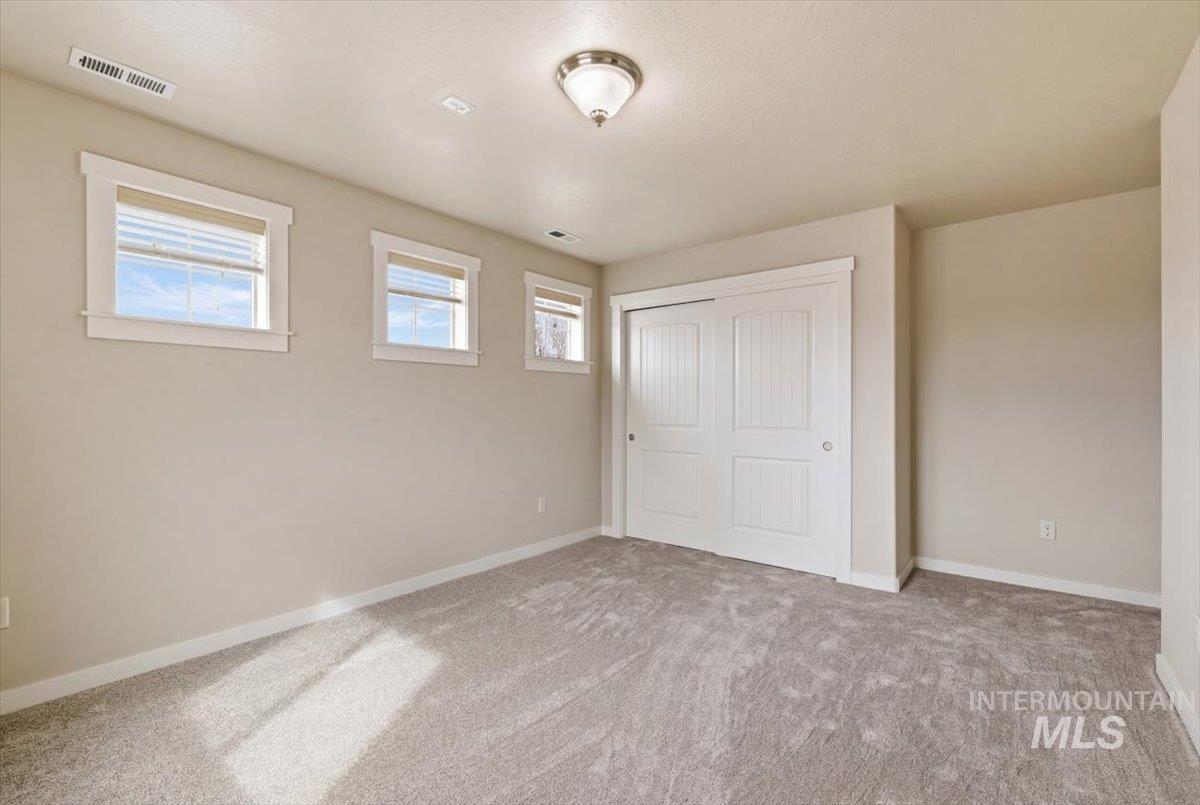 1064 N Lightning Pl., Meridian, Idaho 83642, 3 Bedrooms, 2.5 Bathrooms, Residential For Sale, Price $375,000,MLS 98977897