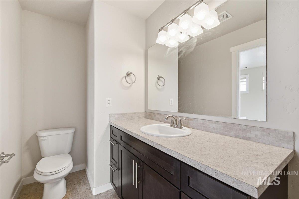 1064 N Lightning Pl., Meridian, Idaho 83642, 3 Bedrooms, 2.5 Bathrooms, Residential For Sale, Price $375,000,MLS 98977897