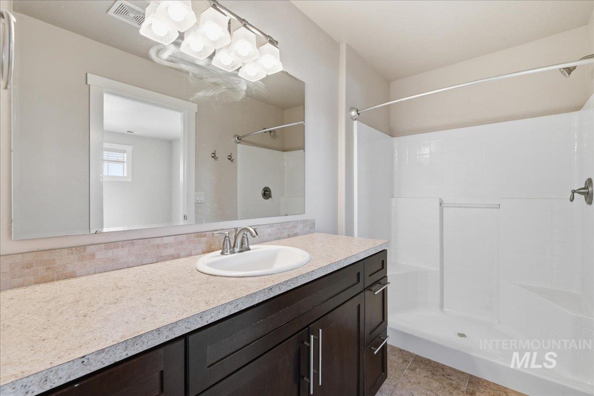 1064 N Lightning Pl., Meridian, Idaho 83642, 3 Bedrooms, 2.5 Bathrooms, Residential For Sale, Price $375,000,MLS 98977897