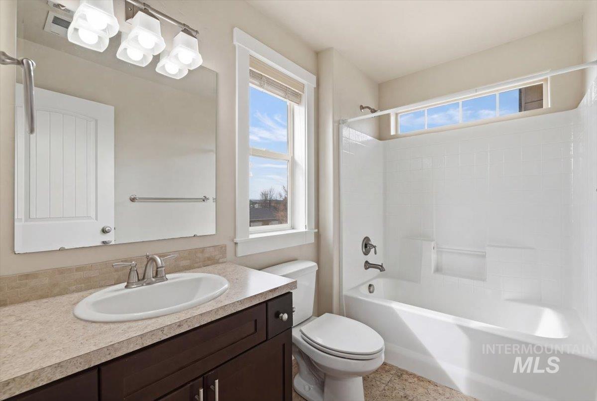 1064 N Lightning Pl., Meridian, Idaho 83642, 3 Bedrooms, 2.5 Bathrooms, Residential For Sale, Price $375,000,MLS 98977897