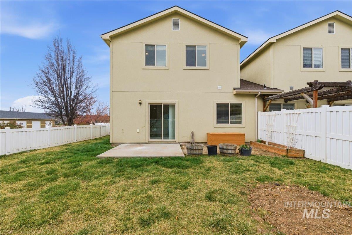 1064 N Lightning Pl., Meridian, Idaho 83642, 3 Bedrooms, 2.5 Bathrooms, Residential For Sale, Price $375,000,MLS 98977897