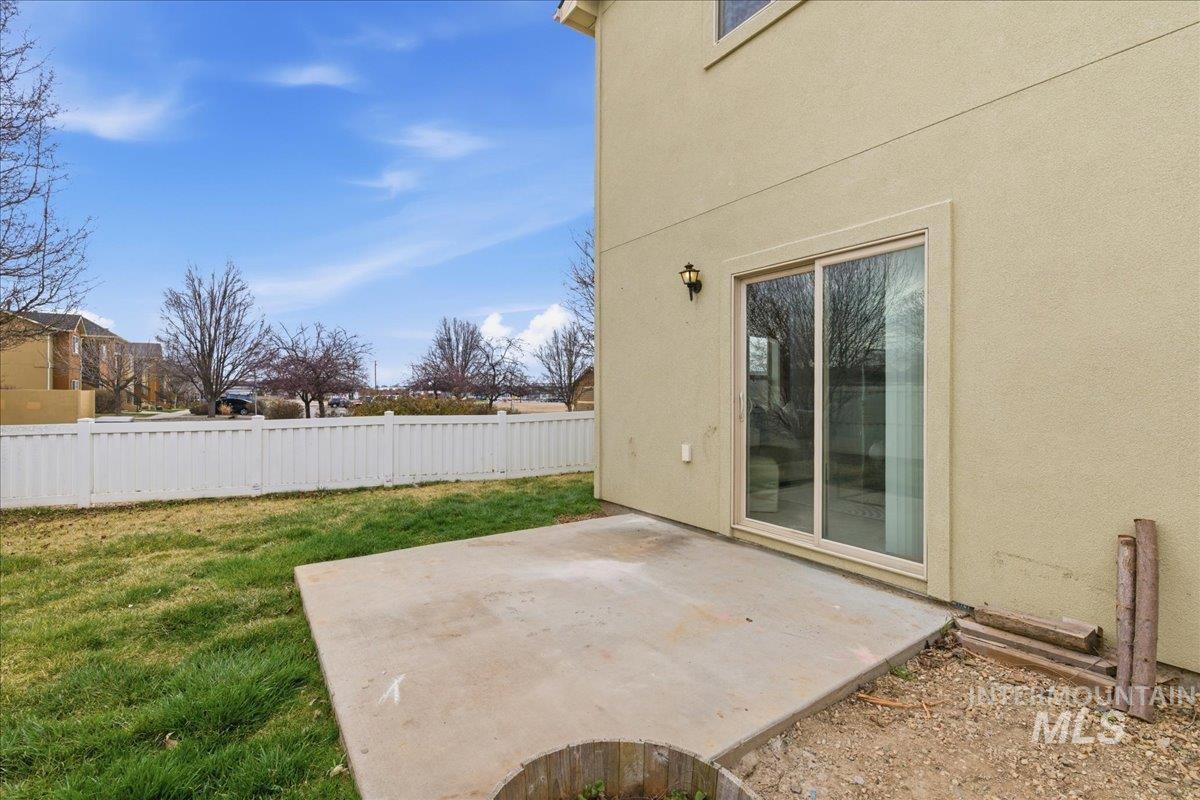 1064 N Lightning Pl., Meridian, Idaho 83642, 3 Bedrooms, 2.5 Bathrooms, Residential For Sale, Price $375,000,MLS 98977897